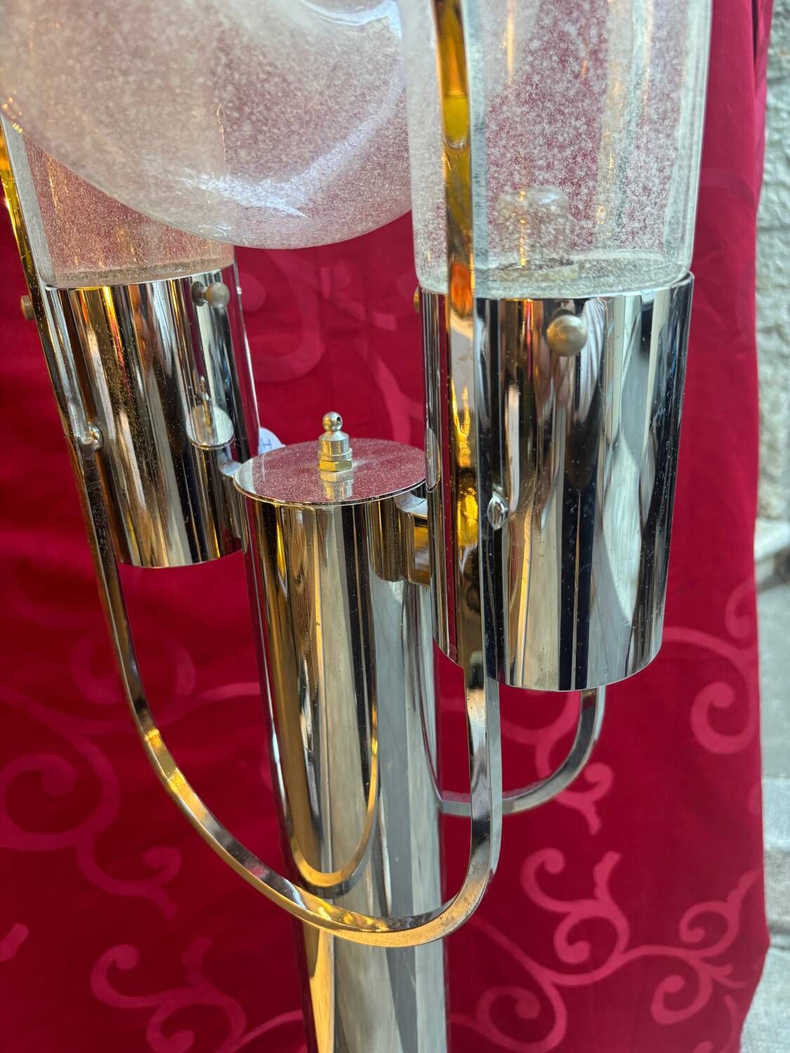 Vintage sculptural floor lamp in chrome metal and glass from the 1970s.