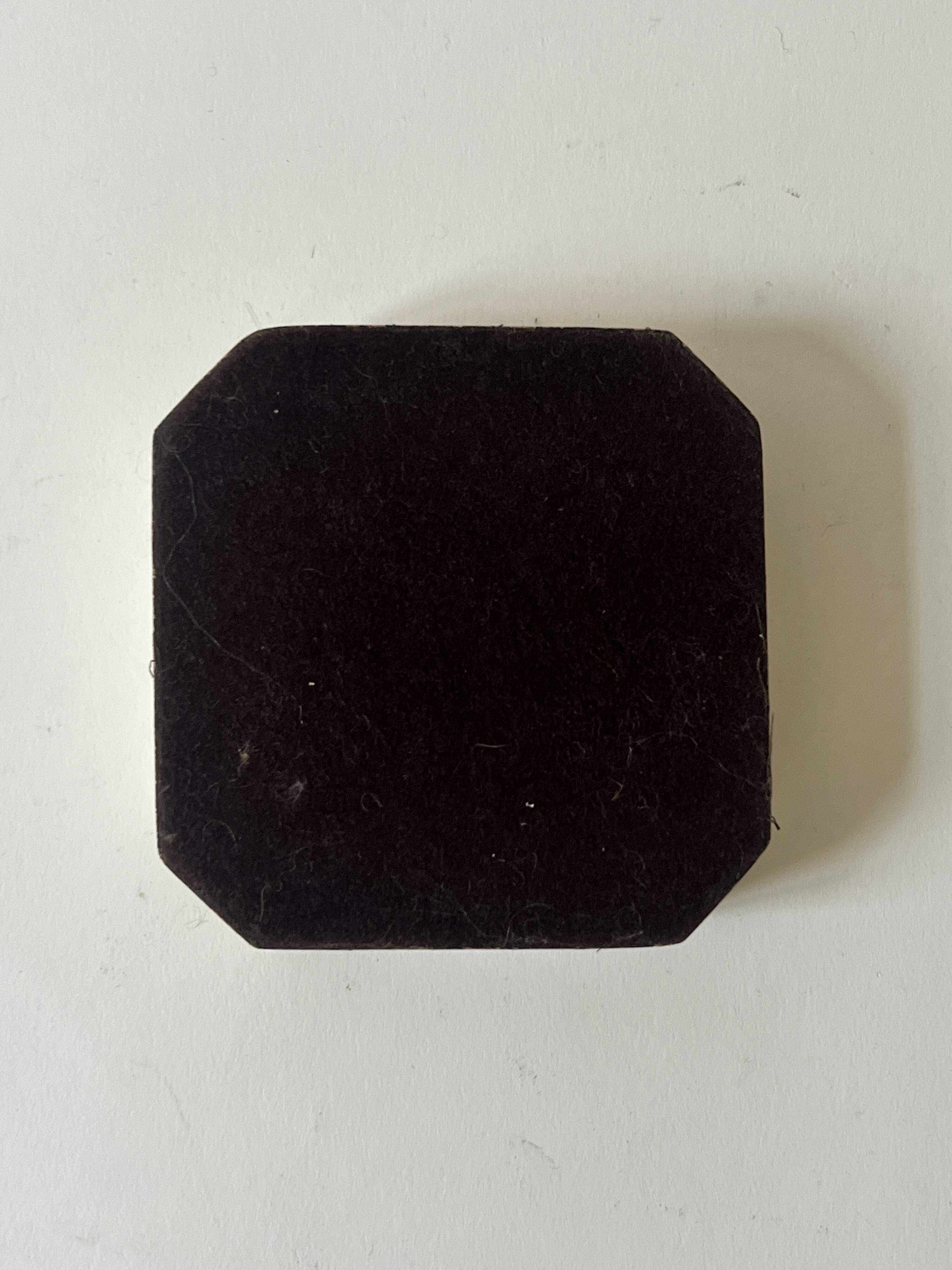 Italian ashtray in ivory zebra resin and brass, 1970s design.