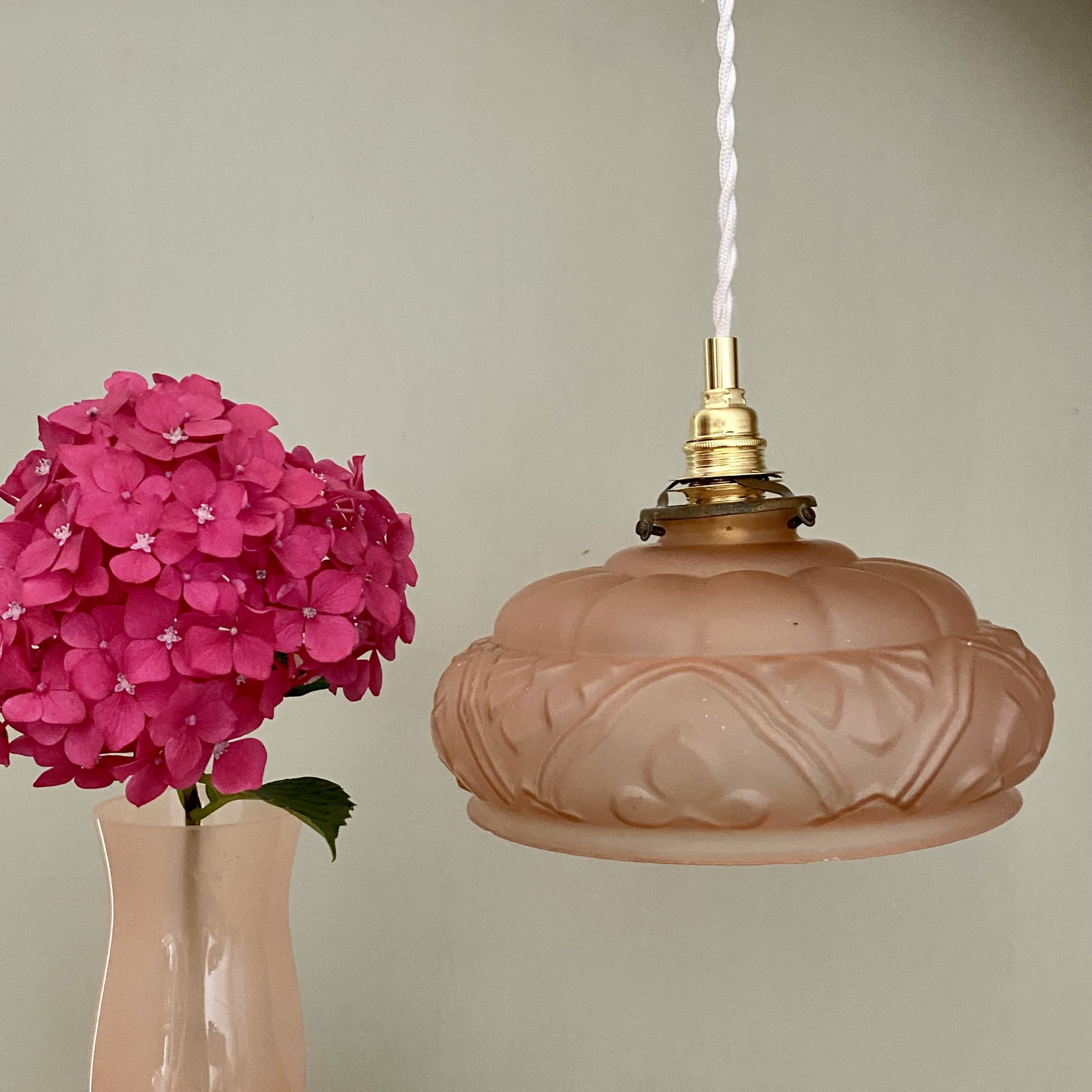 Suspension lampshade vintage art deco in pink frosted glass