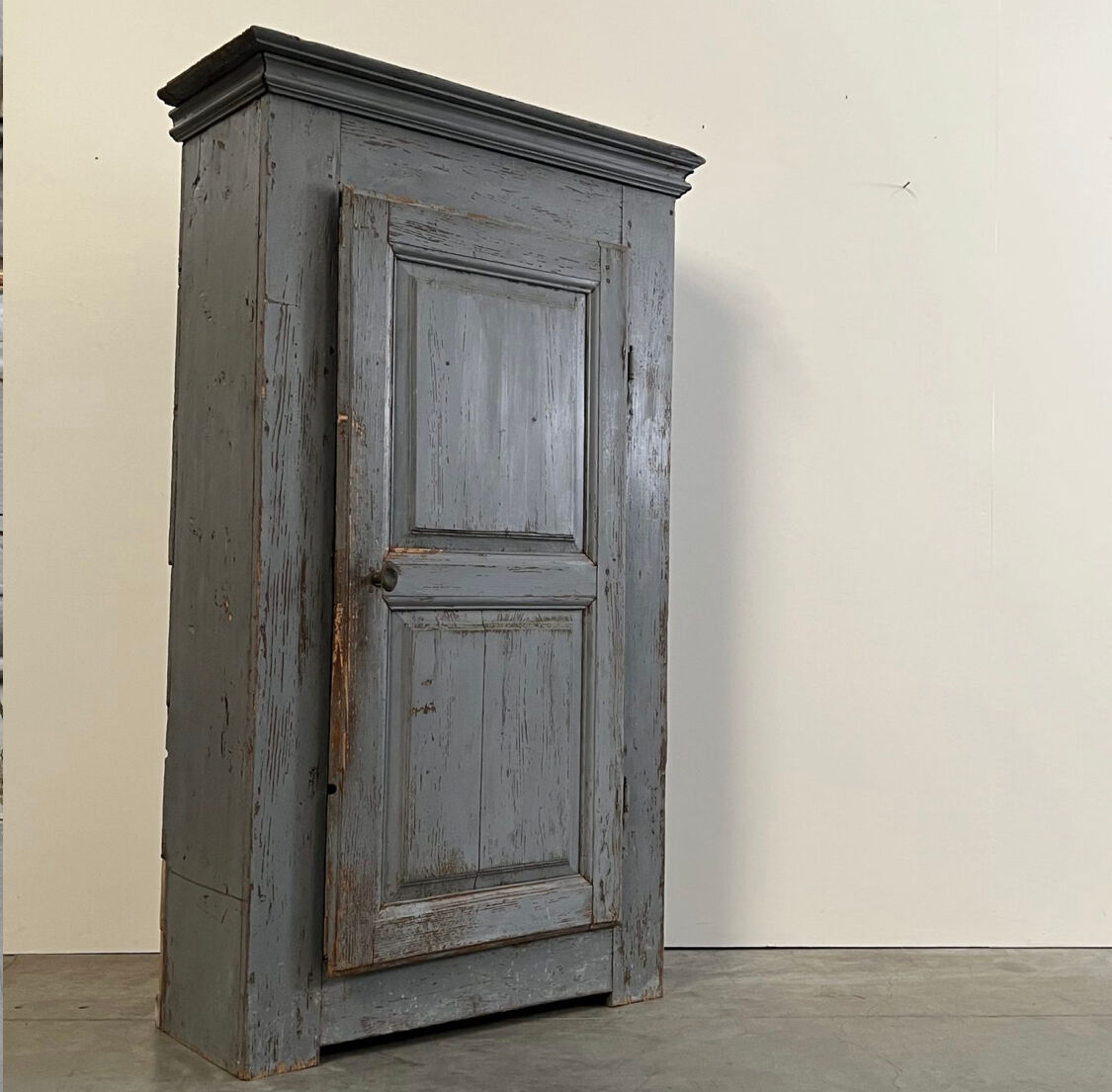 Armoire peinte c 1880
