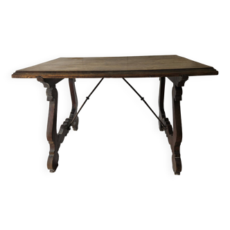Table espagnole en Noyer avec traverse en fer