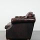 Canapé Chesterfield rouge 2,5 places sur roulettes de style anglais