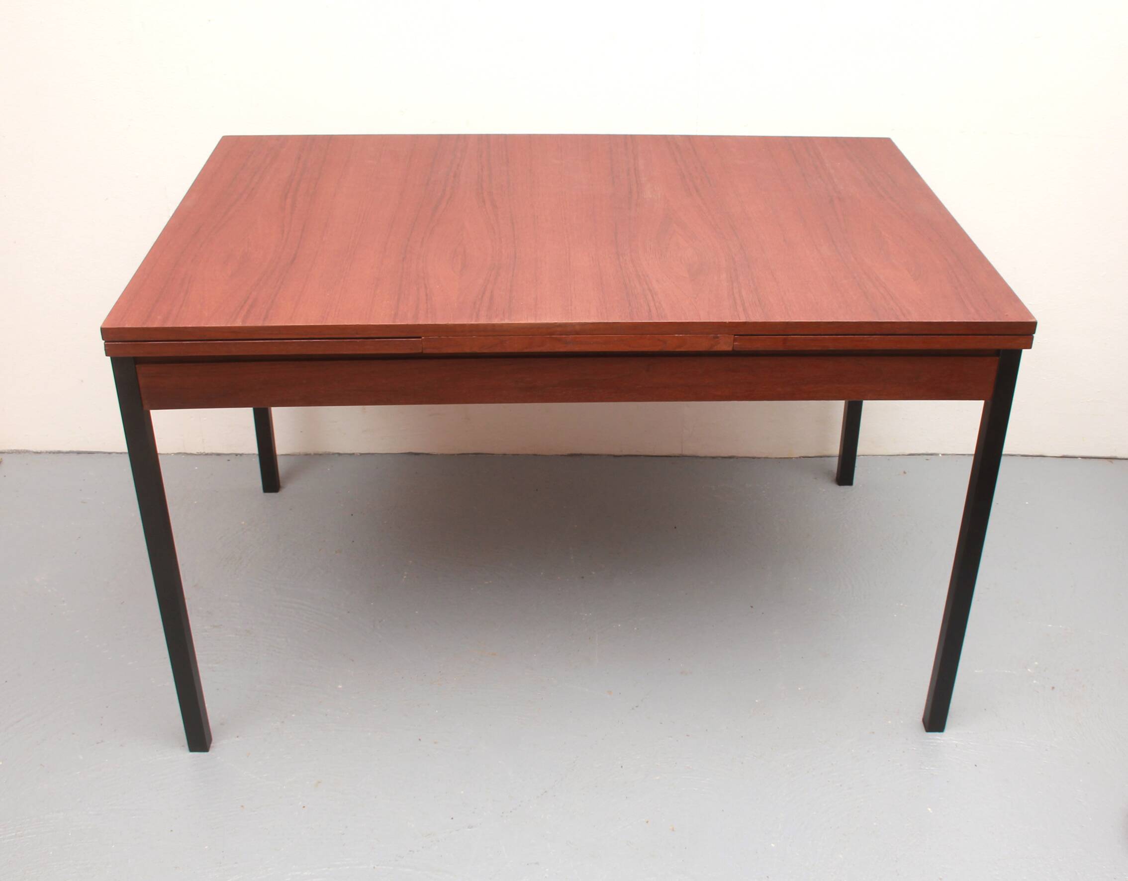 Table à manger extensible des années 60 en teck et métal