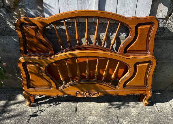 Ancien lit en 140cm en merisier style Louis XV, tête et pied de lit
