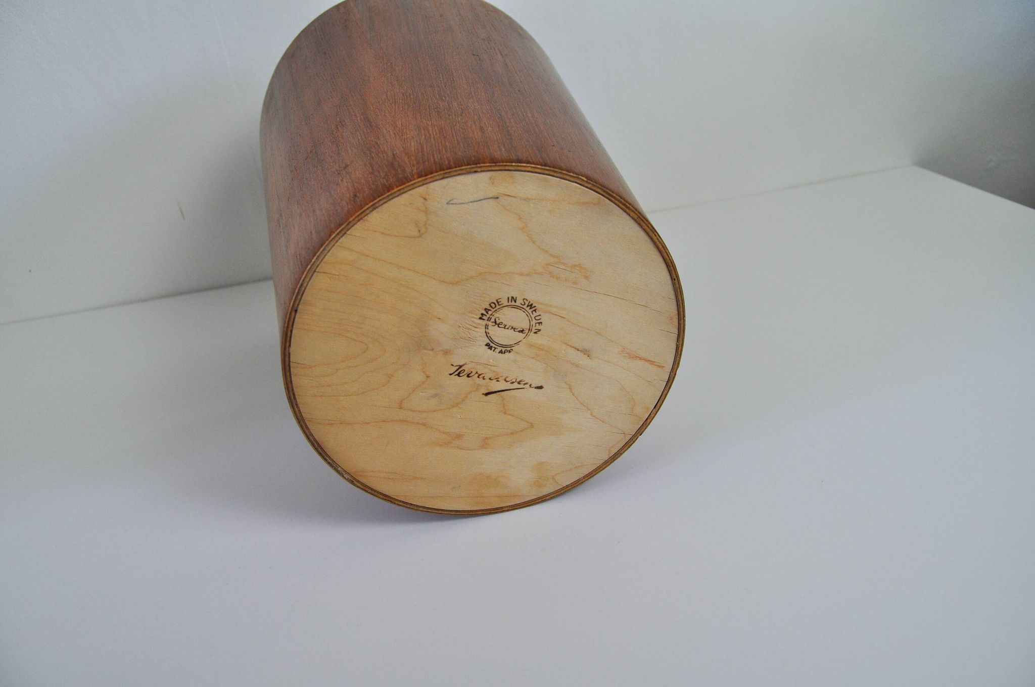 Swedish paper basket designed by Martin Åberg for Servex