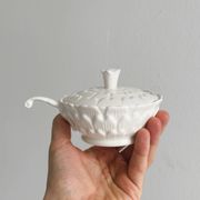 Sucrier ou boîte à condiments, porcelaine blanche