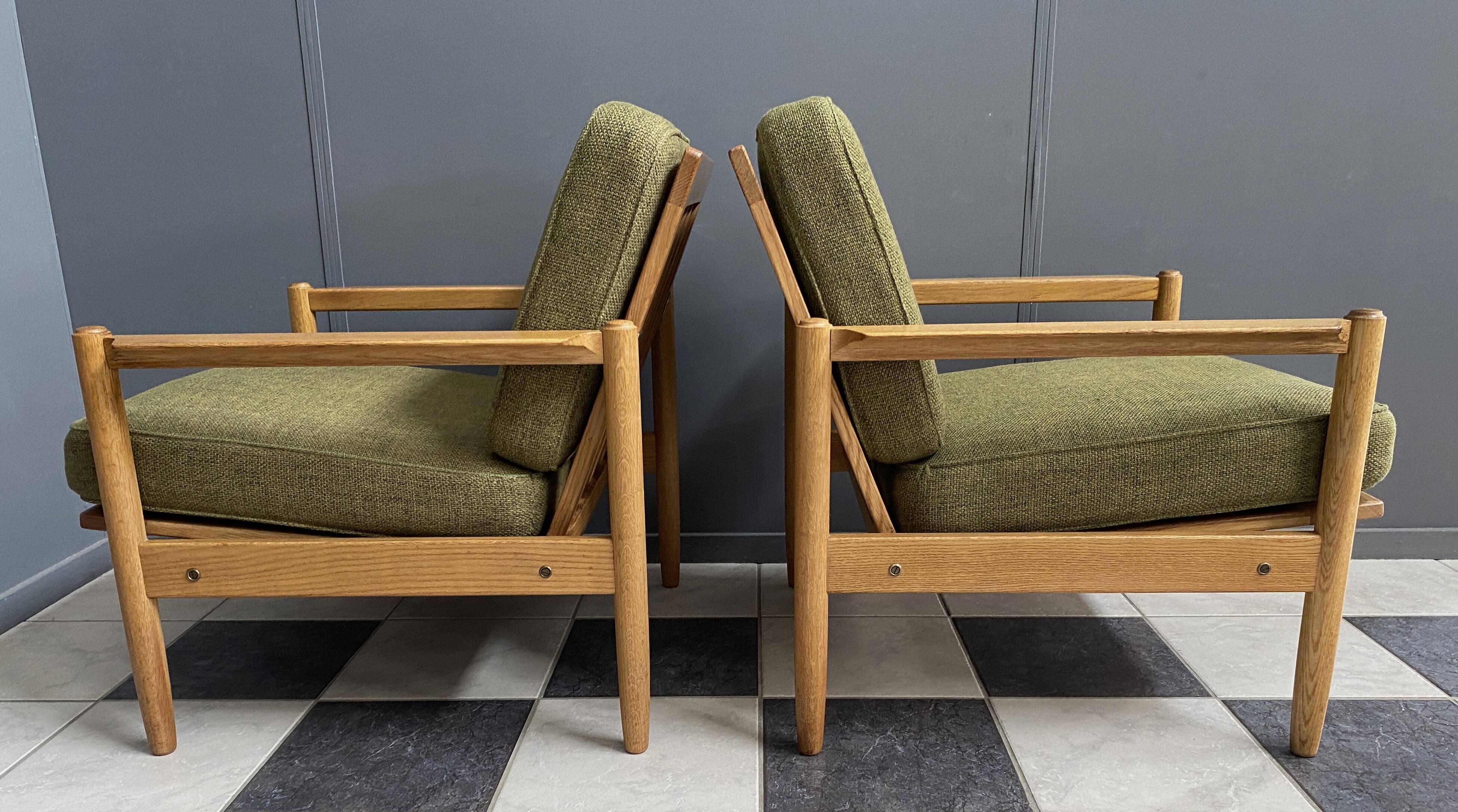set of arm chairs in green fabric and wood 1960s