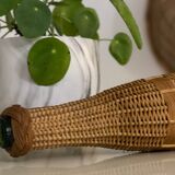 Grande bouteille en verre et osier