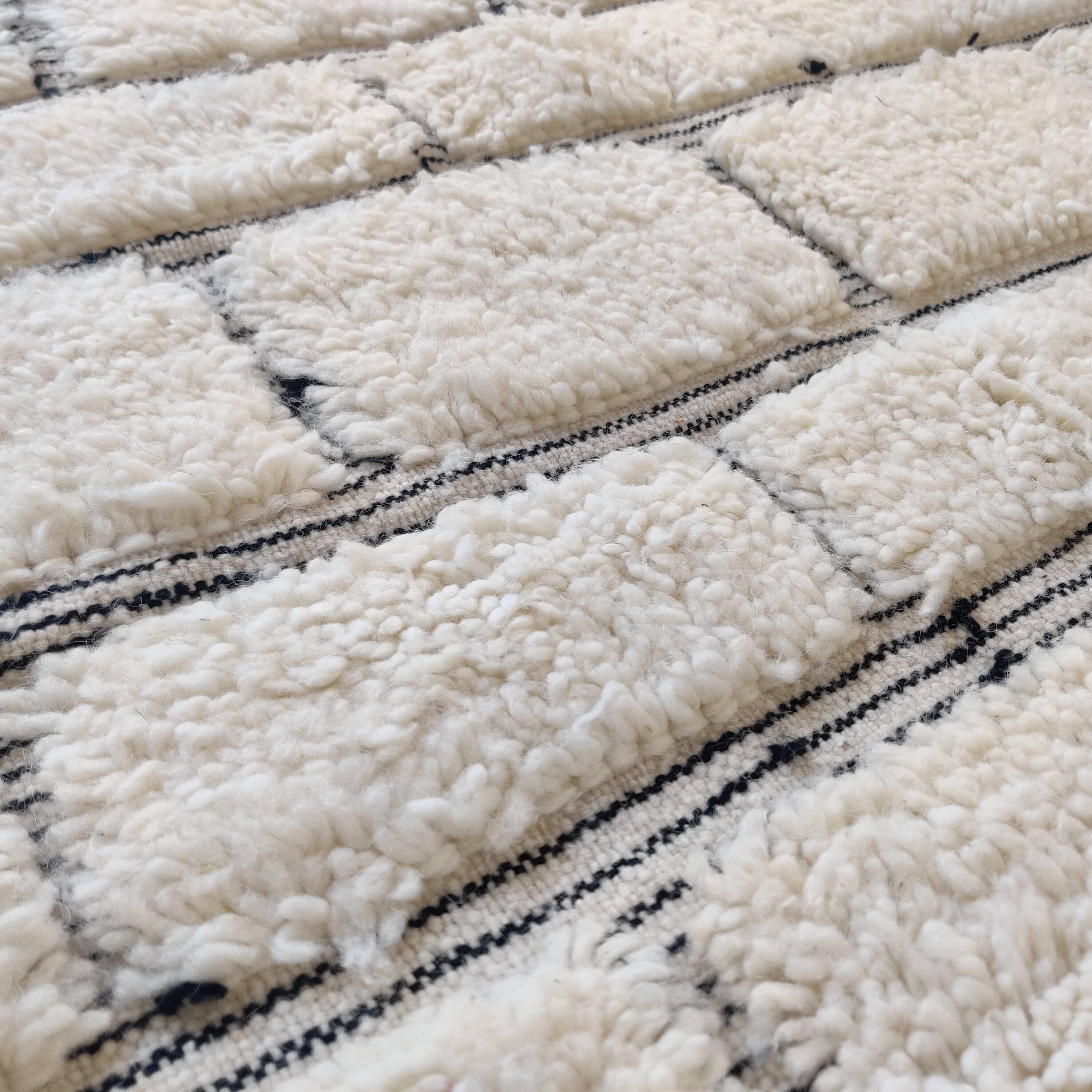 Graphic Berber rug in wool