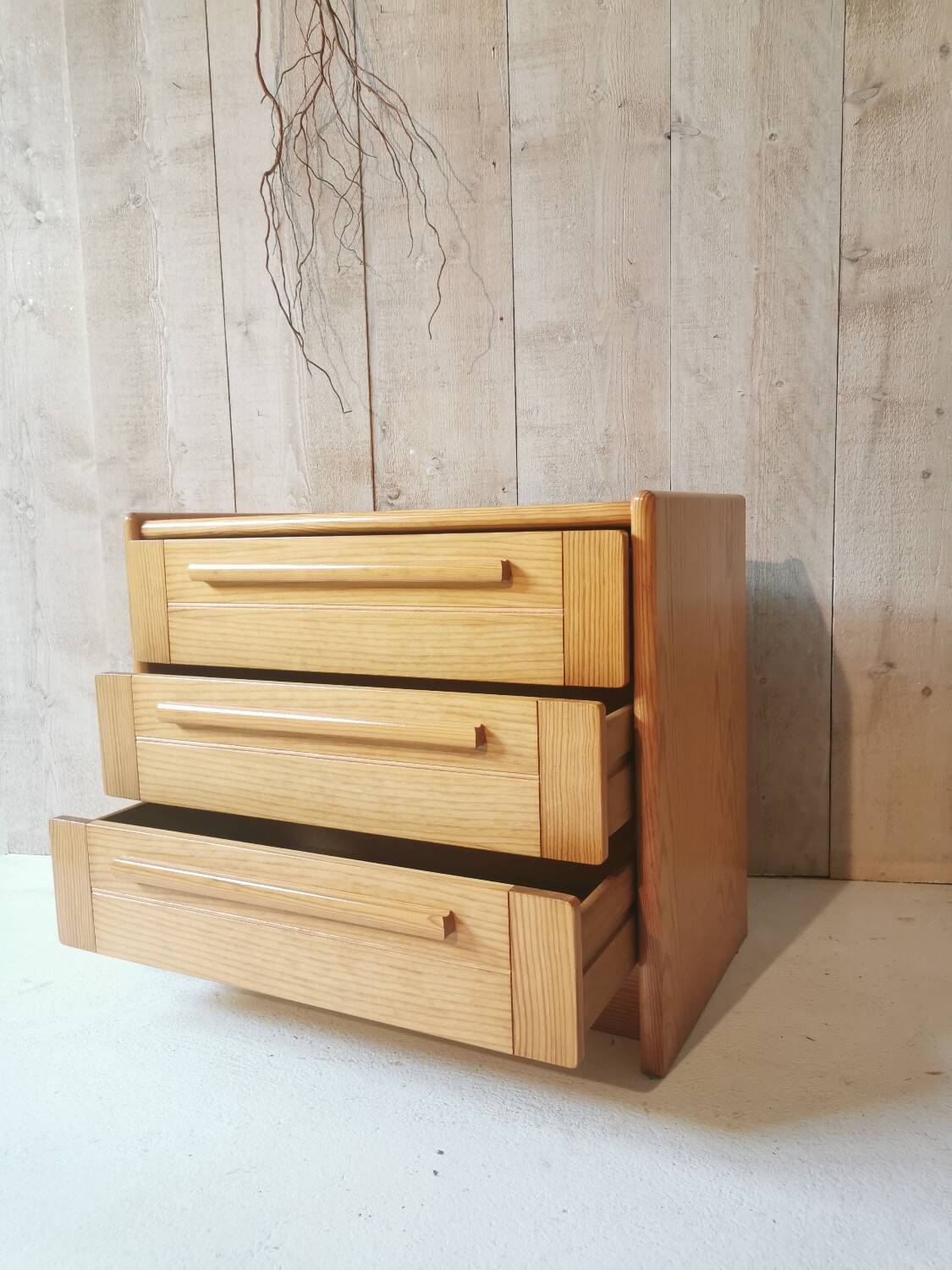 Pine chest of drawers