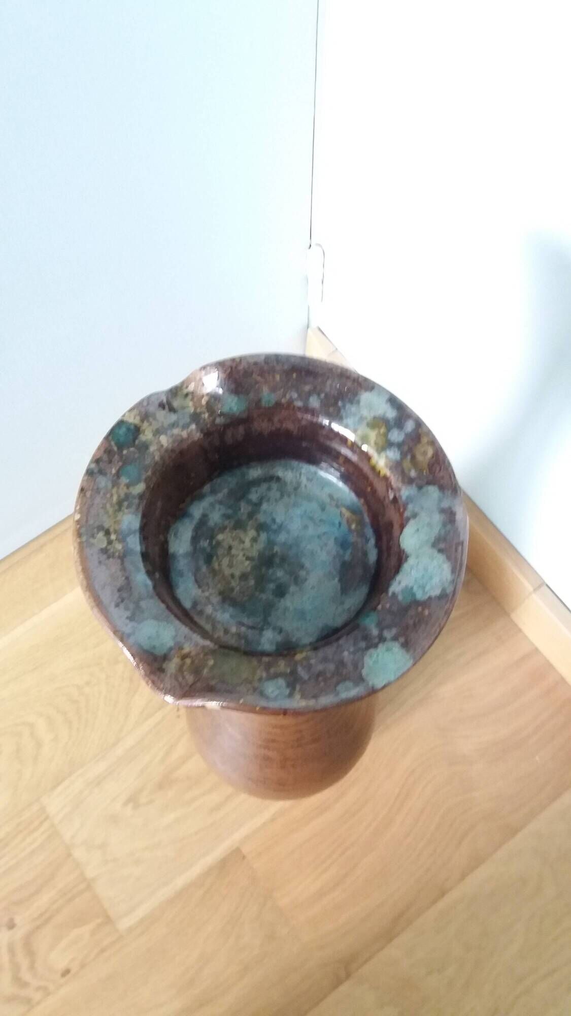 XXL brutalist ceramic floor-standing ashtray in the shape of a keel, stoneware.