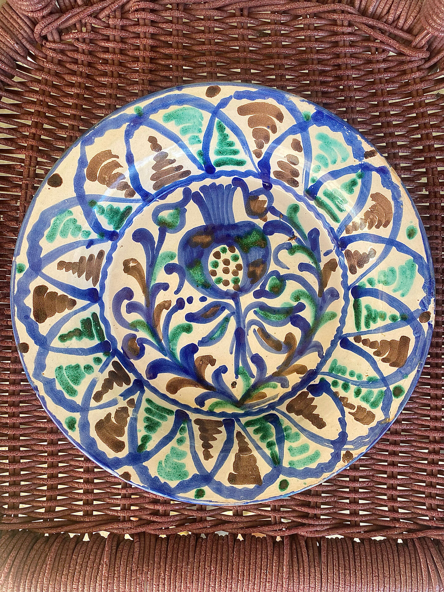 Old large dish in Fajalauza earthenware.
