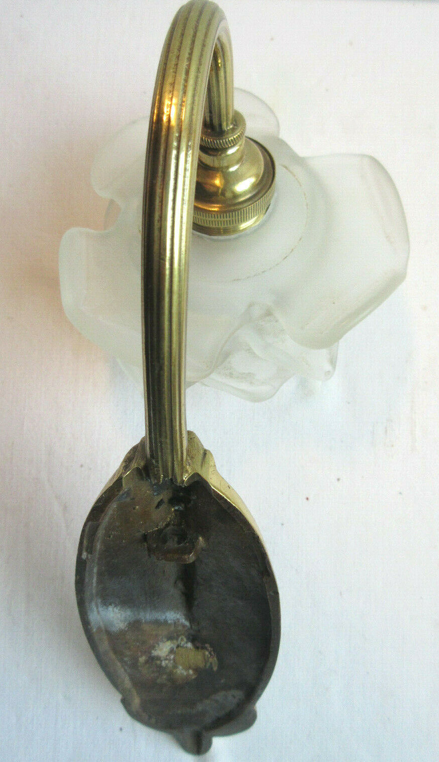 Art Deco applied in gilded bronze - rose glass with 13 petals