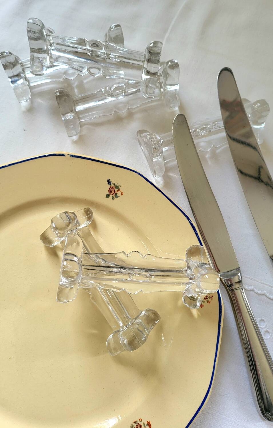 Glass knife holder