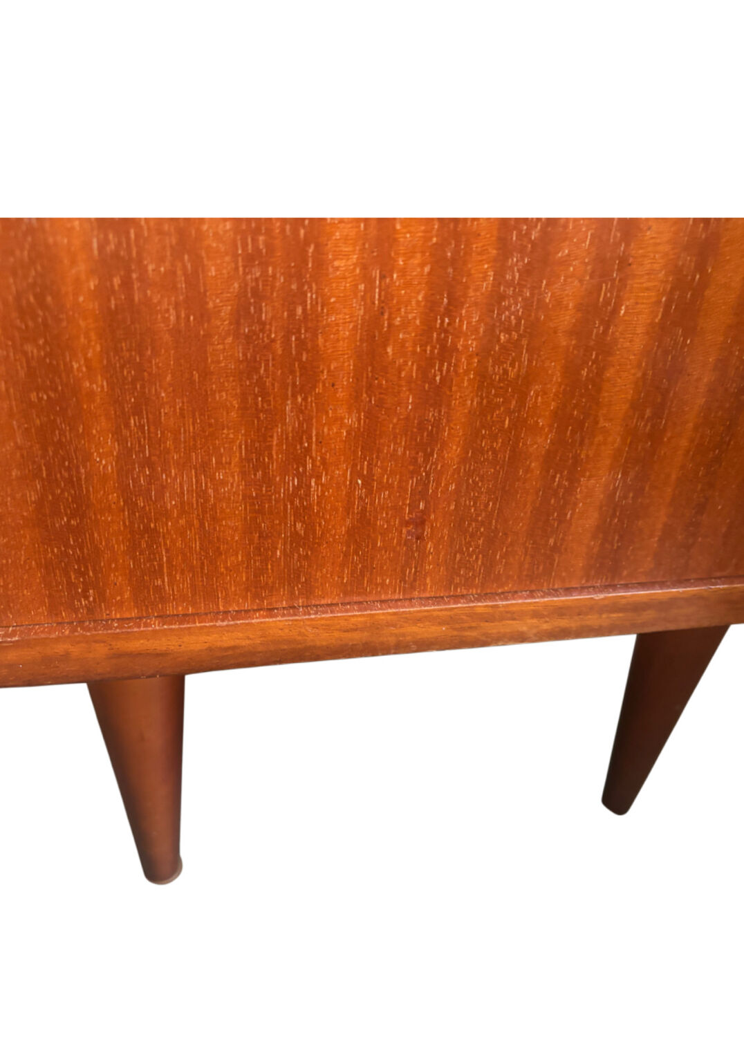 Meuble de rangement  moderniste