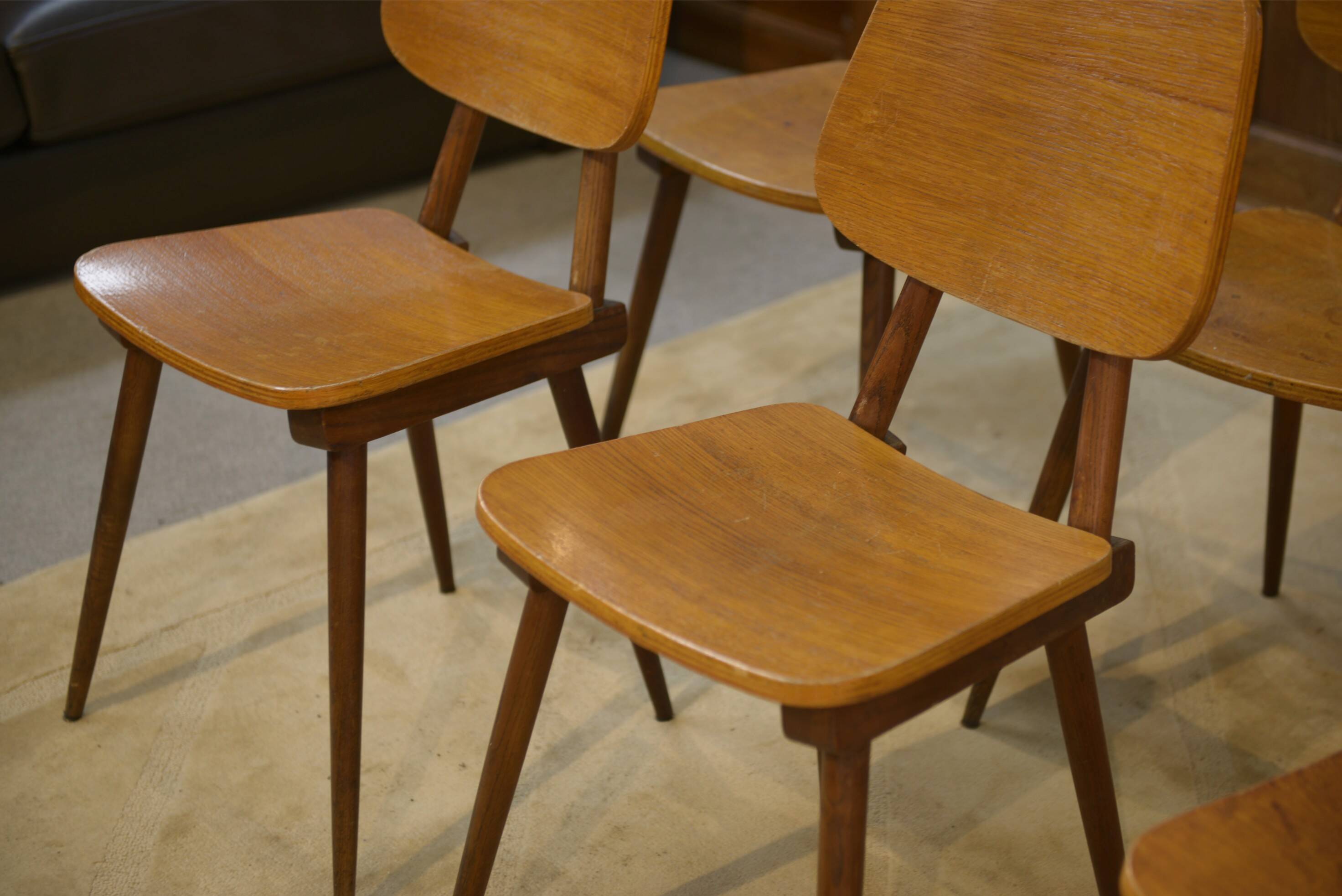 Set of 8 oak chairs from the 1960s.