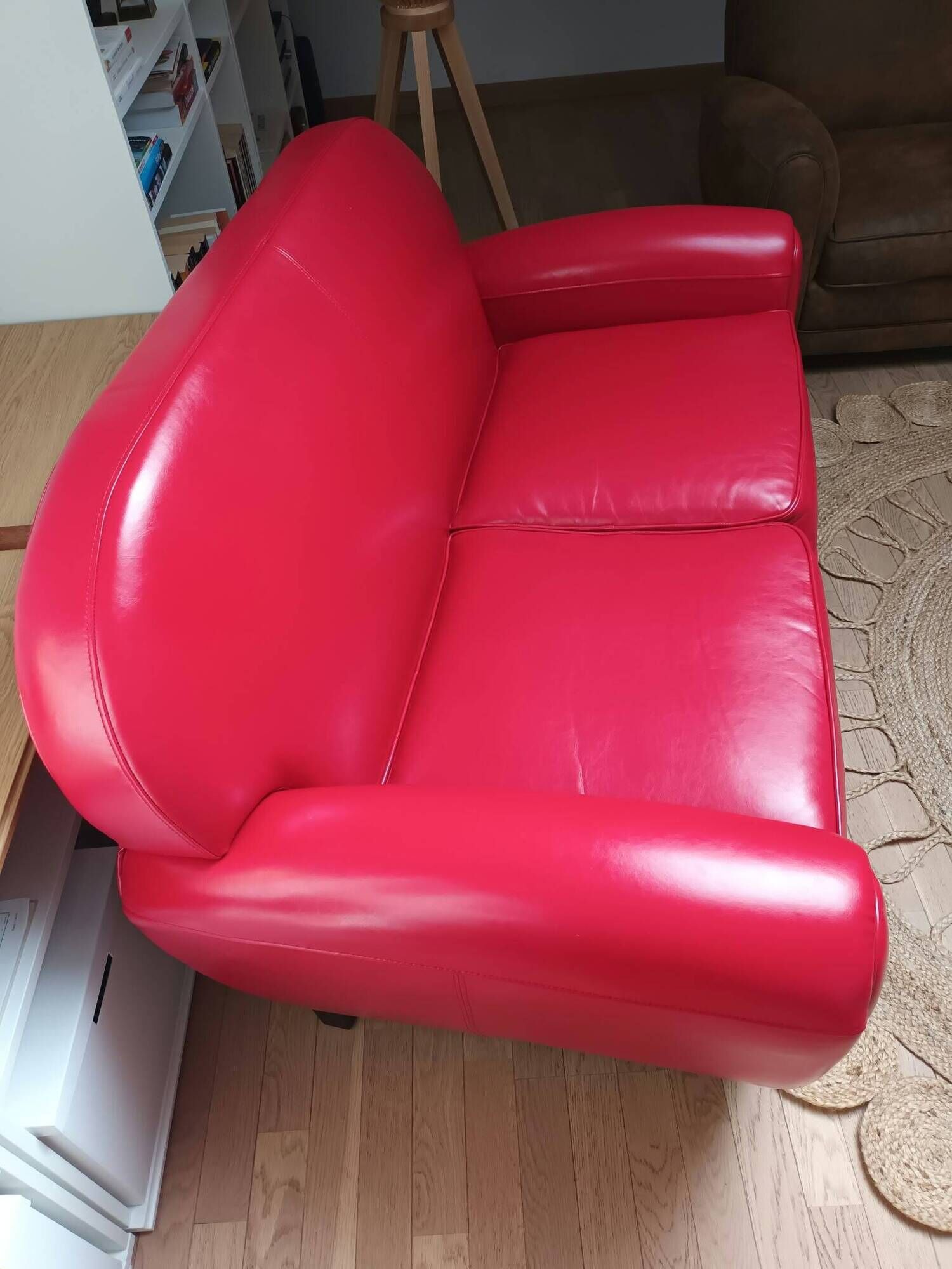 Red 2-seater Club Sofa in coated leather – Maison Pavane