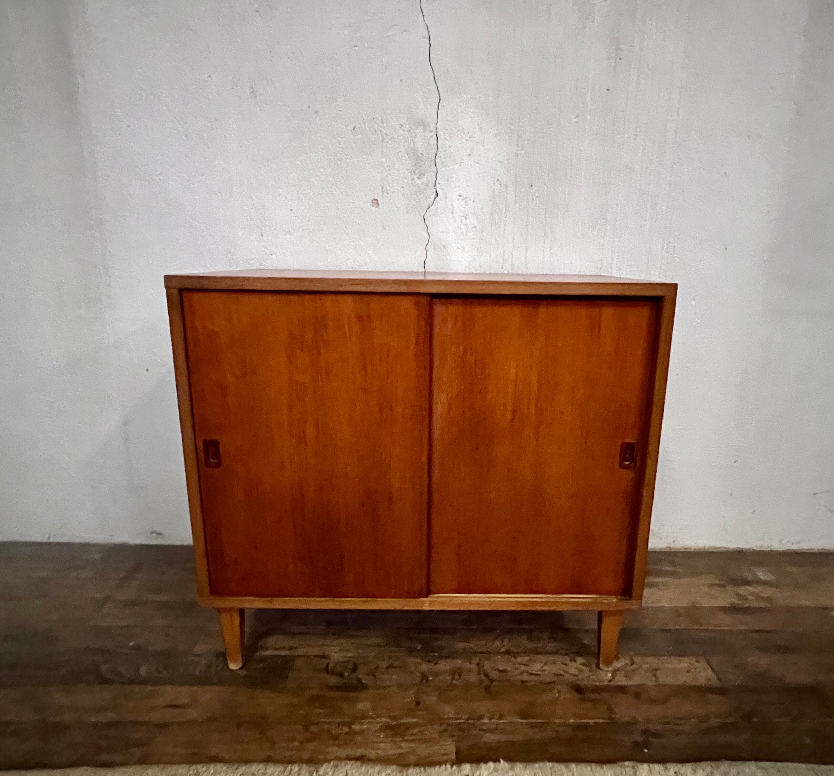 Vintage footwork compass buffet