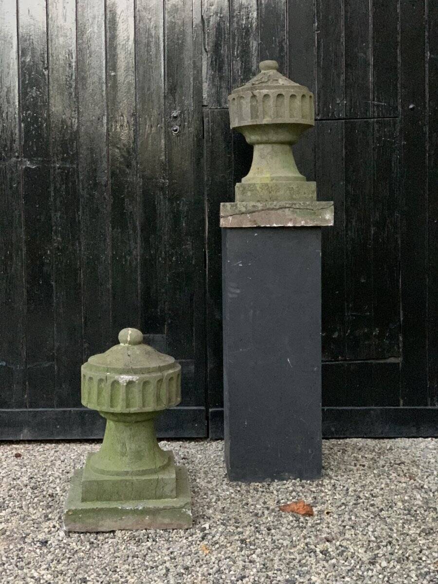 Pair of decorative elements for the tops of pilasters, blue stone, Louis XVI