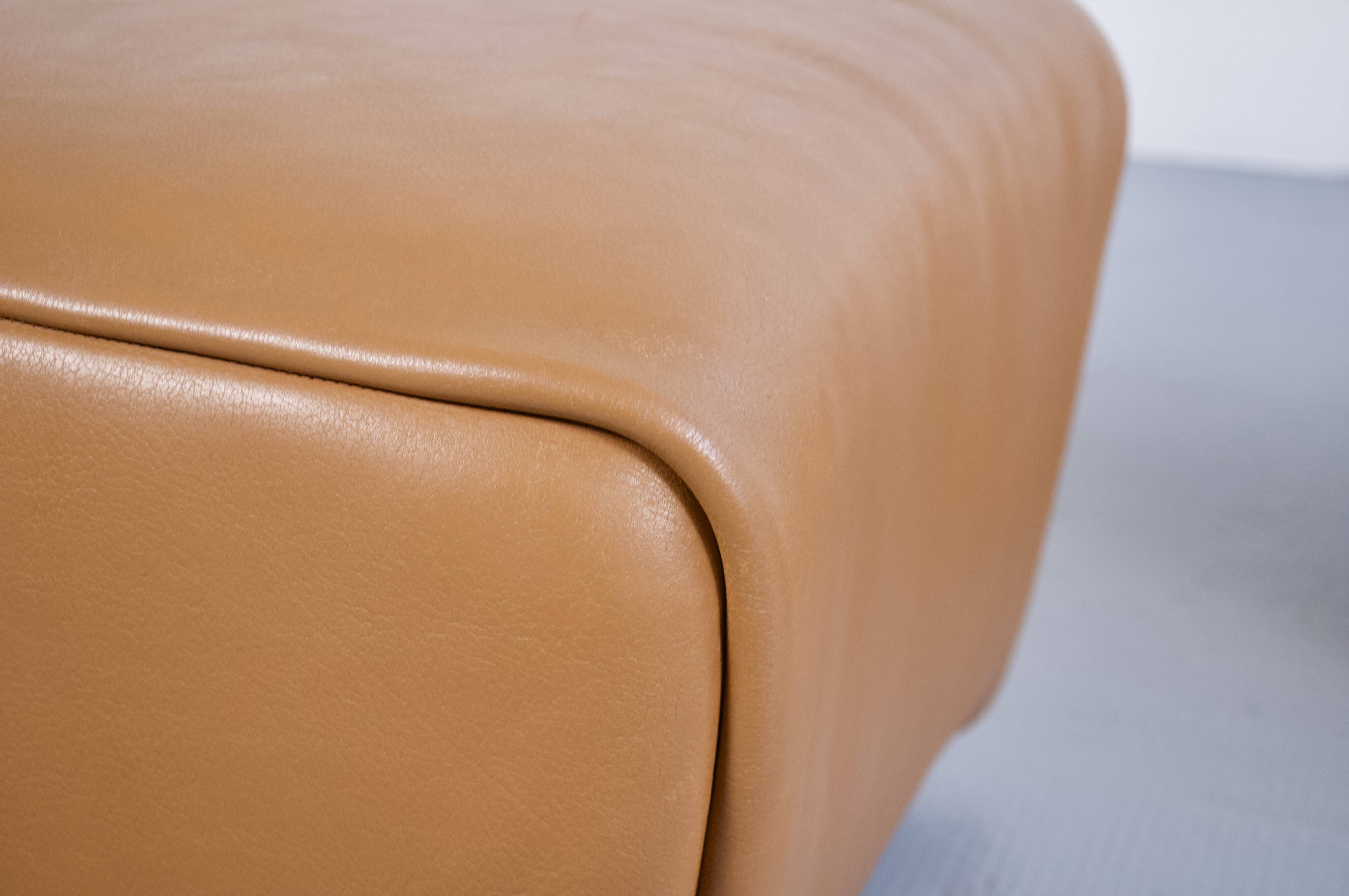 Paire de repose pieds/poufs cuir marron ds-47 de sede éditeur années 70'