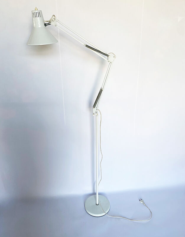 Articulated floor lamp