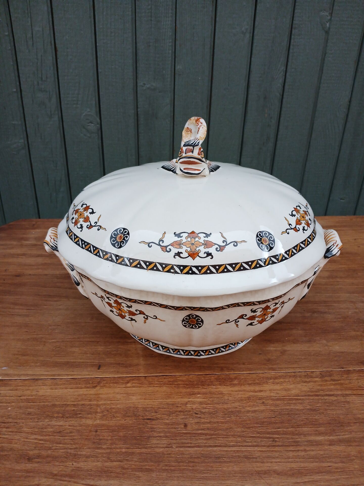 Grande soupière ancienne Gien 