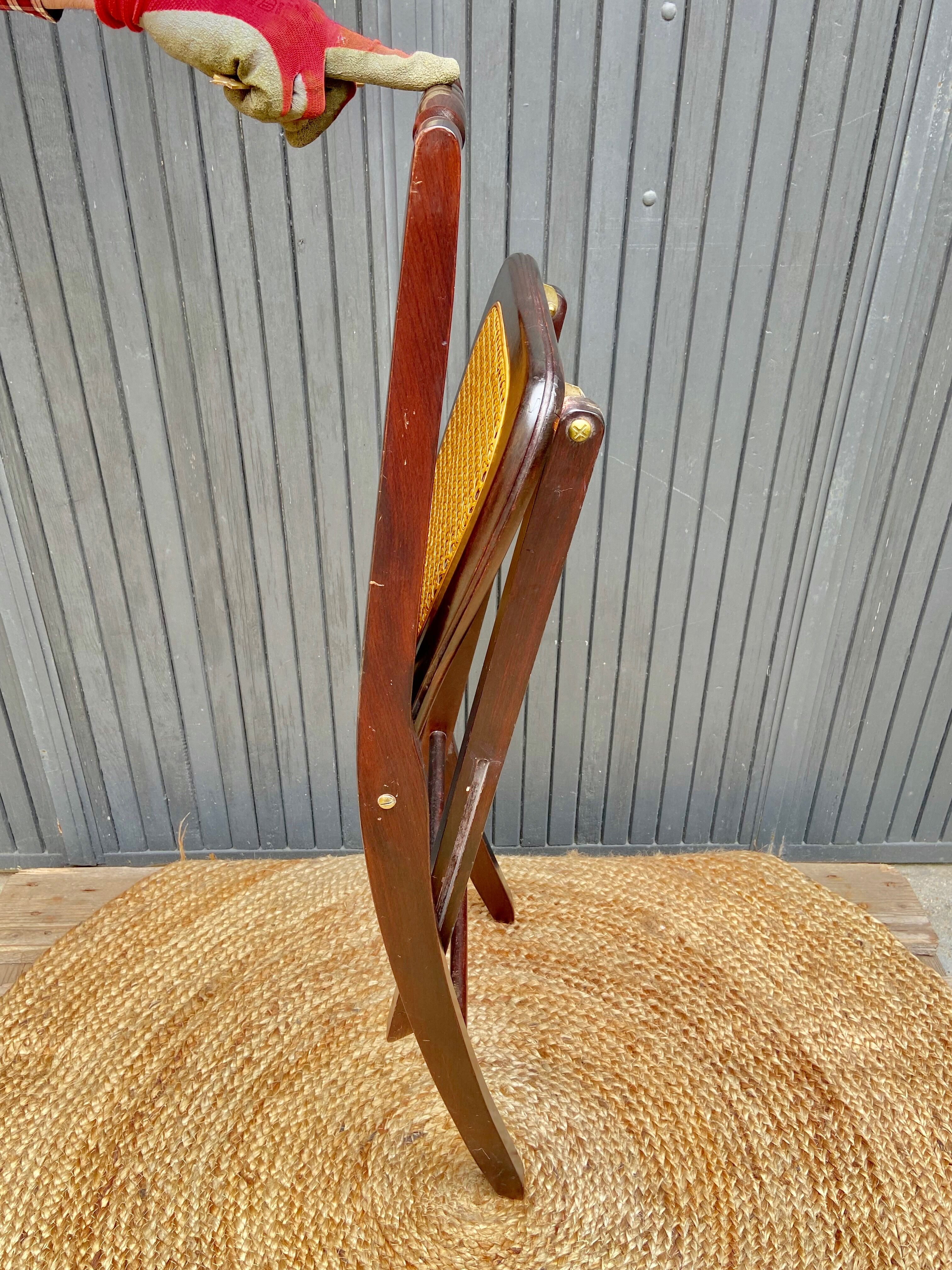 Chaise cannée pliante