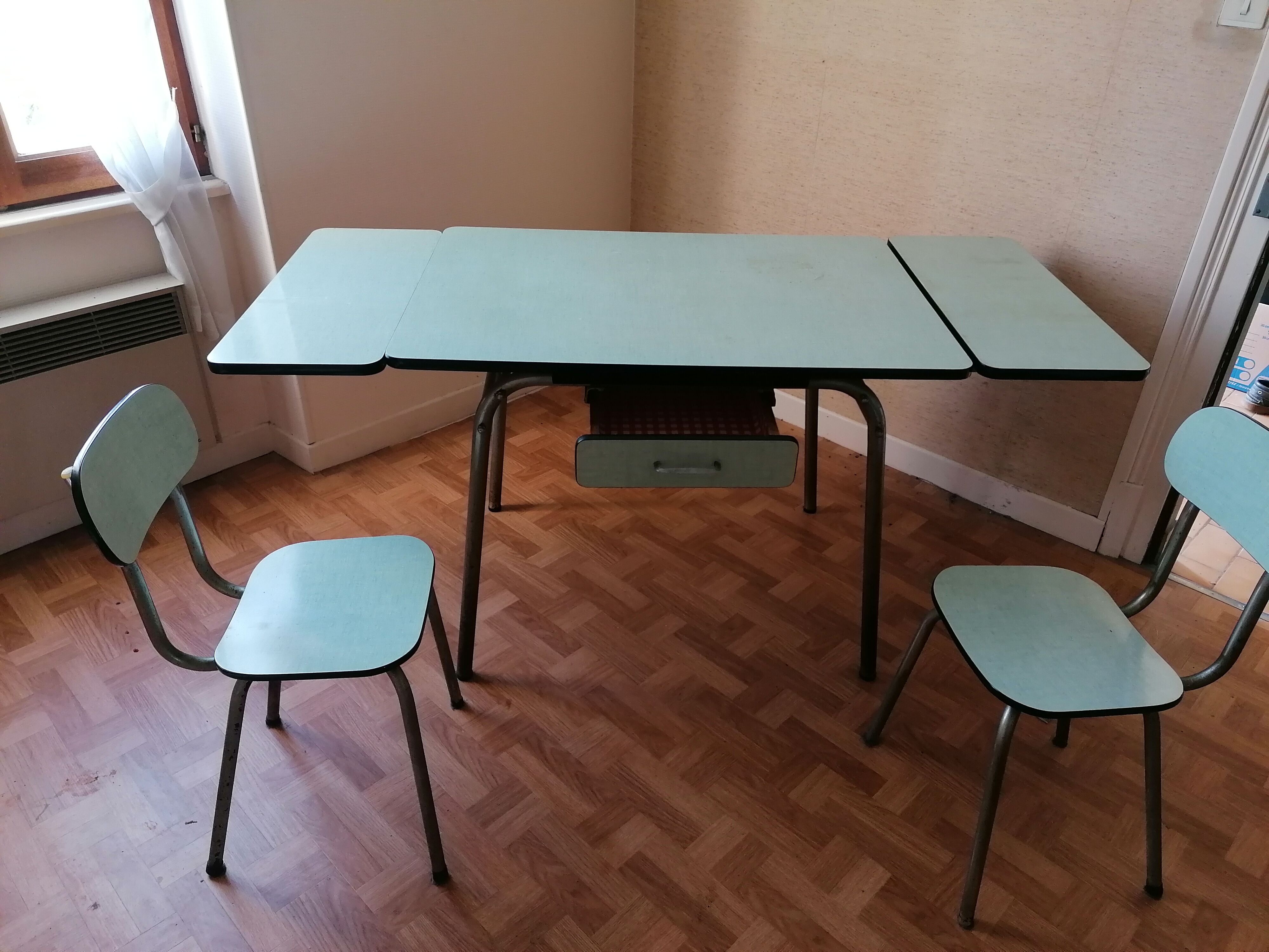 formica table and chairs