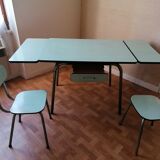 Table et chaises en formica