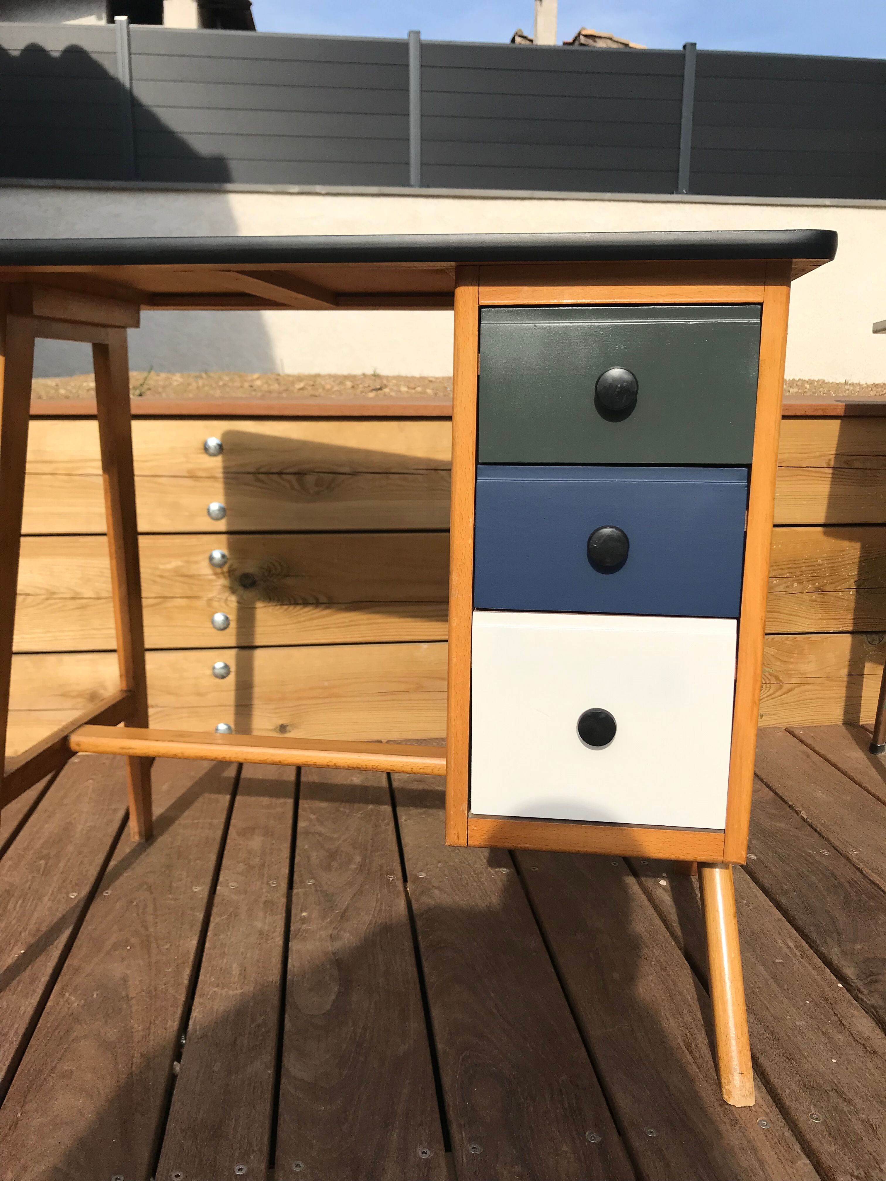 Bureau vintage des années 50 revisité