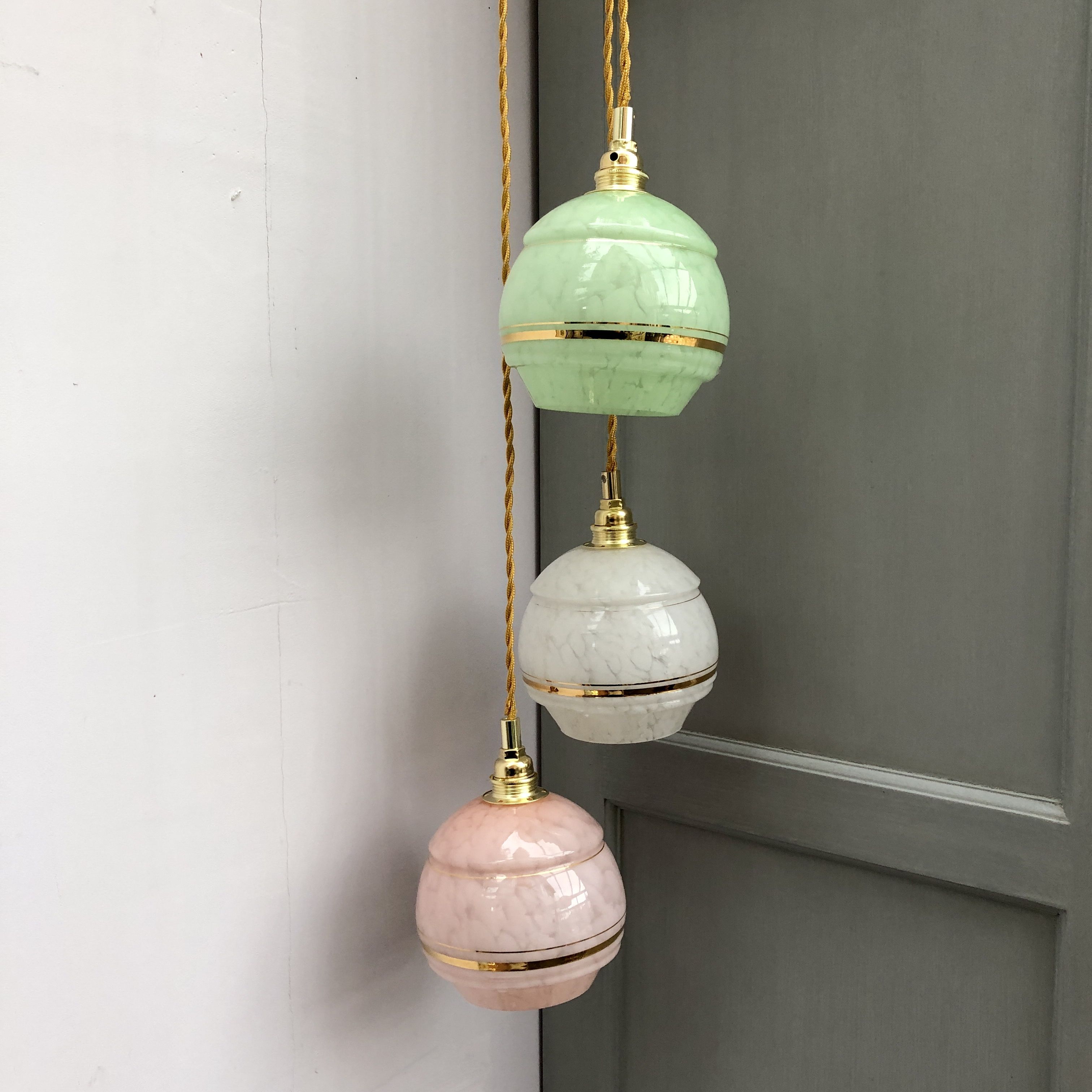 Suspension cascade three lights vintage globes in clichy glass pink white and green