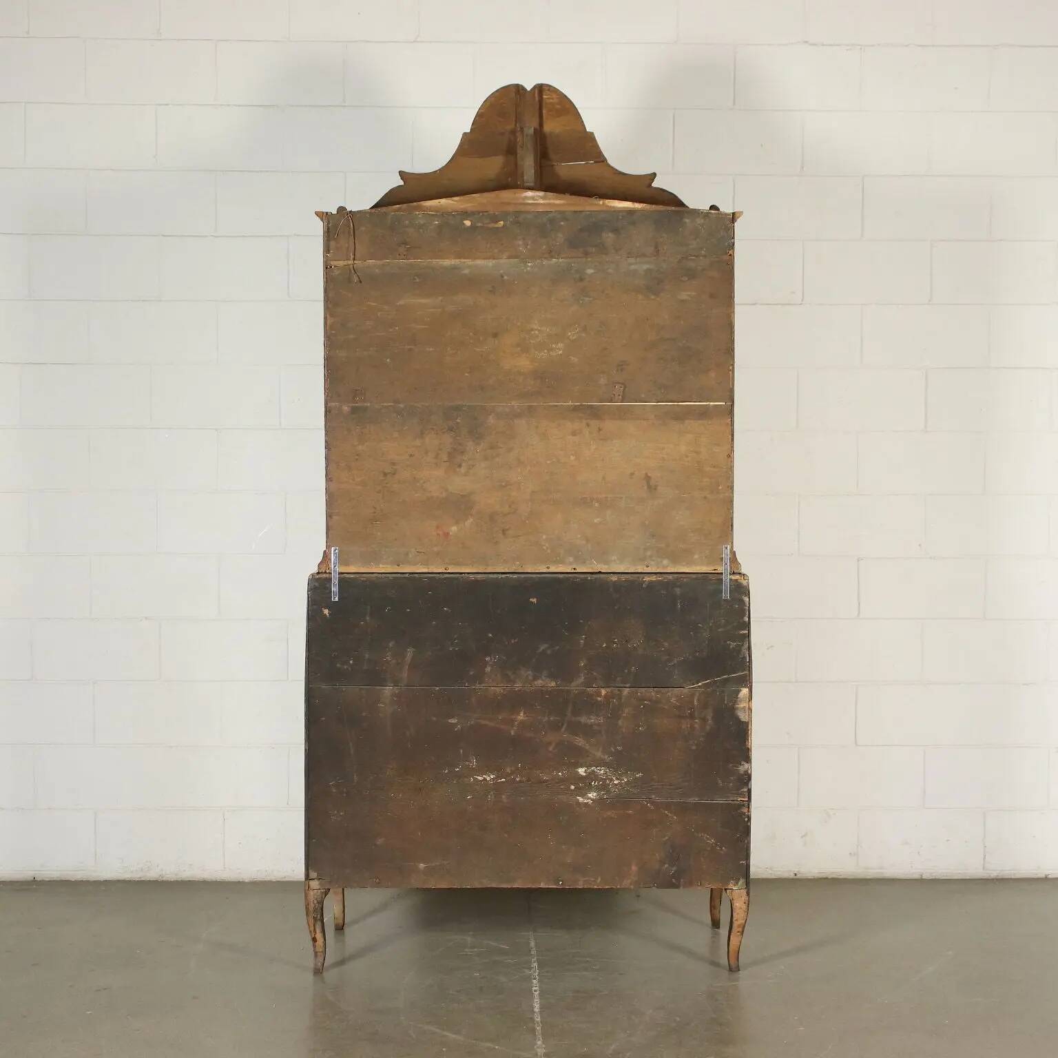Trumeau barocchetto avec miroir en placage de ronce de noyer, Italie, XVIIIe siècle