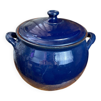 Casserole, enamelled refractory clay pot.