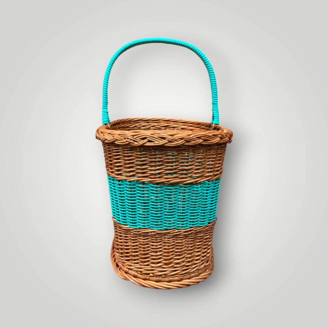 Vintage wicker basket and scoubidou
