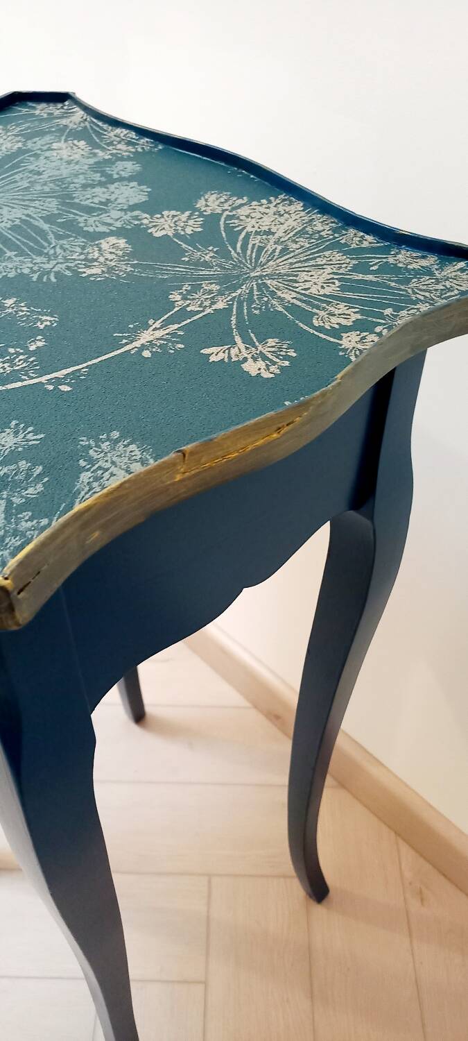 Vintage pedestal table