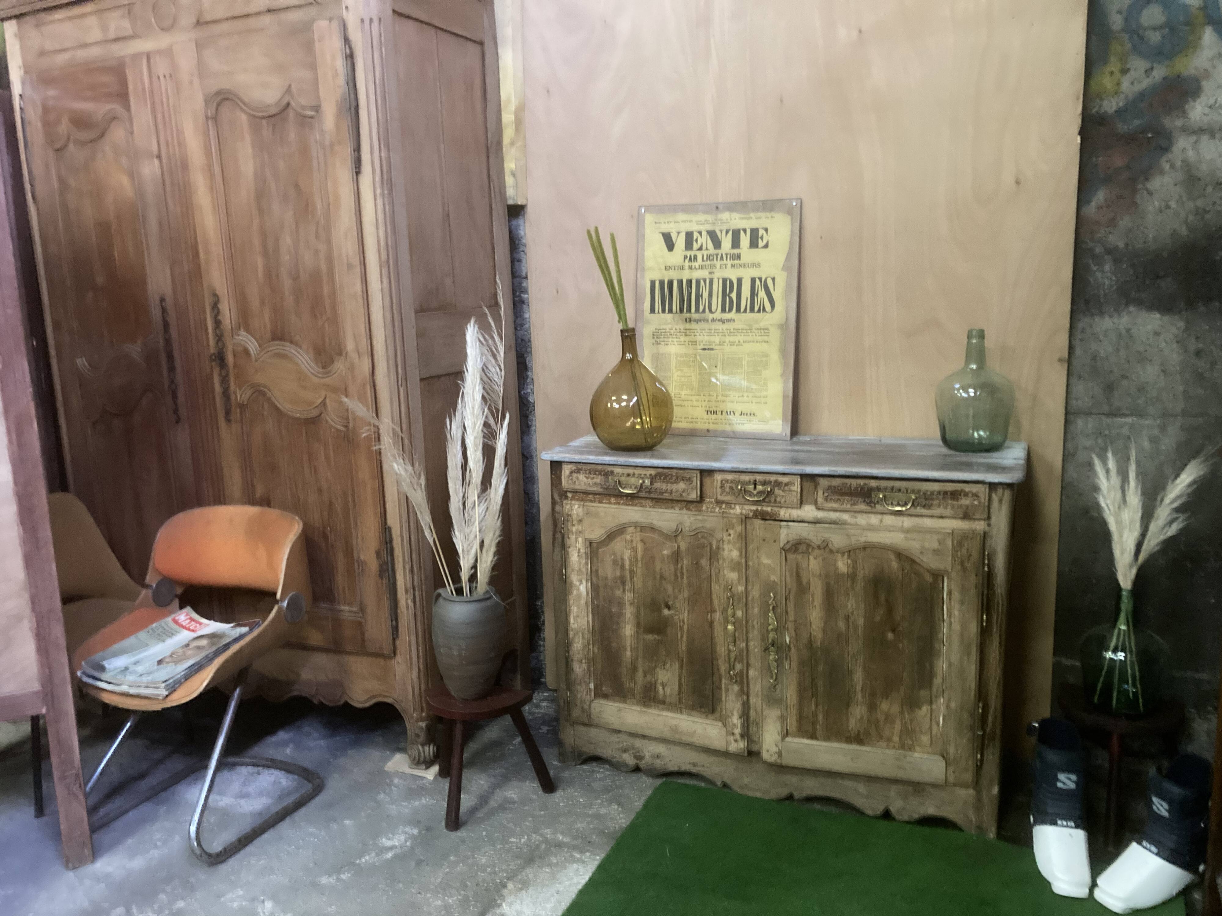 Buffet 18 th raw wood