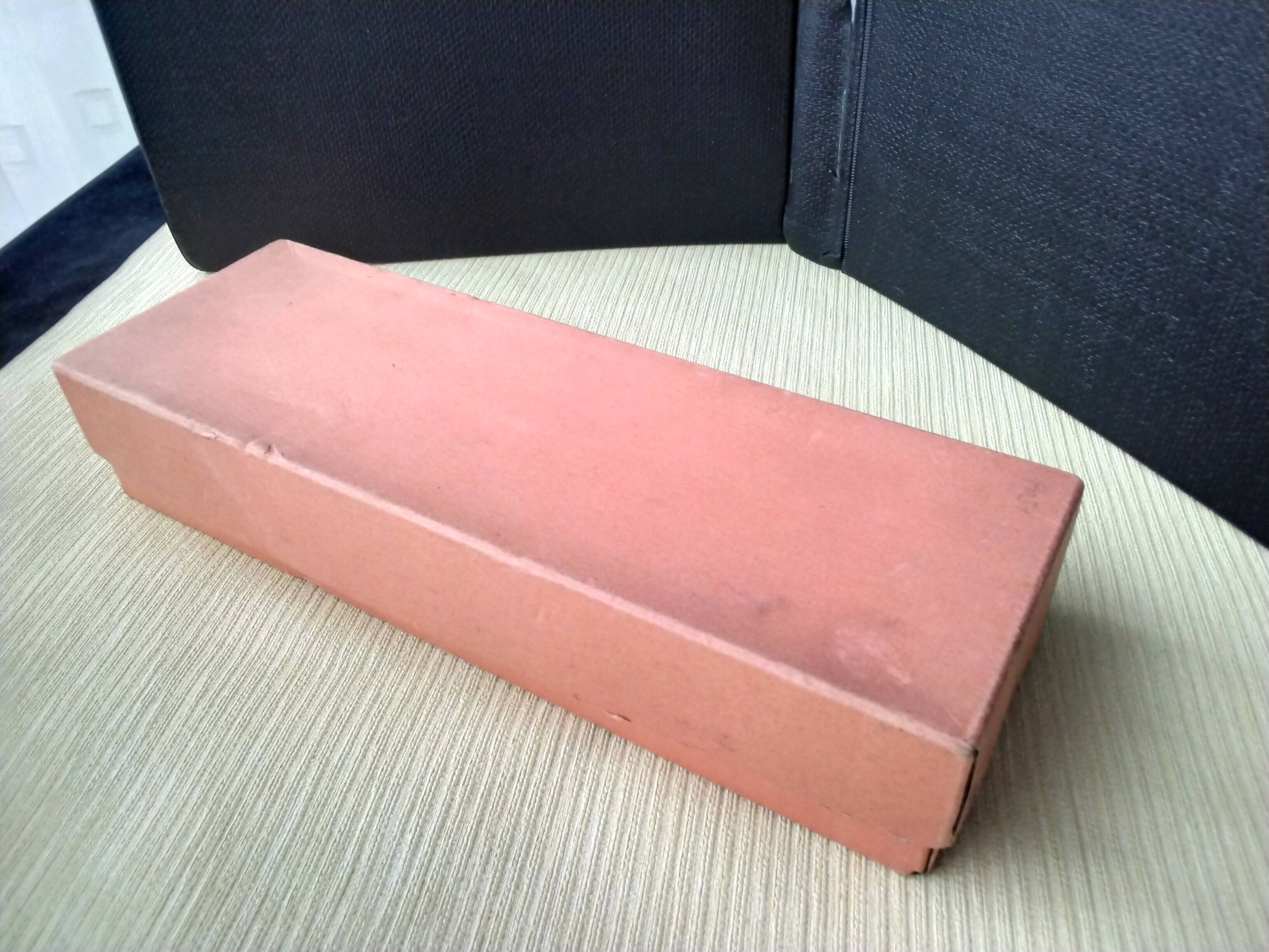 12 Apollo table knives in stainless steel and bovine horn