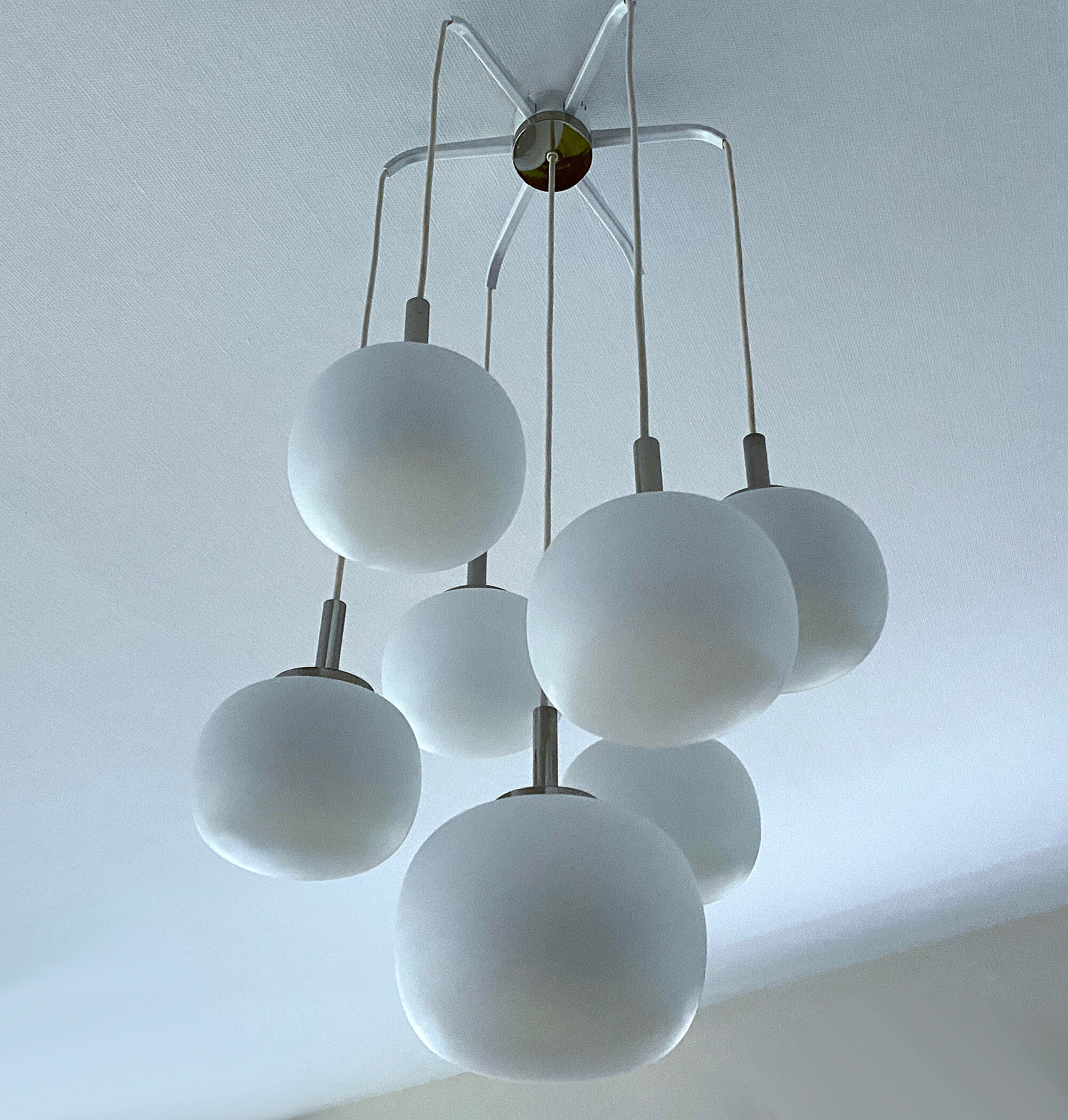 Grand Lustre Cascade, Globes Opaline Chrome, Years 70
