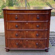 Victorian English commode in solid mahogany wood, 1930.