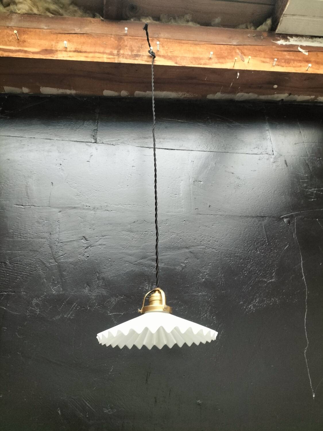 Opaline suspension