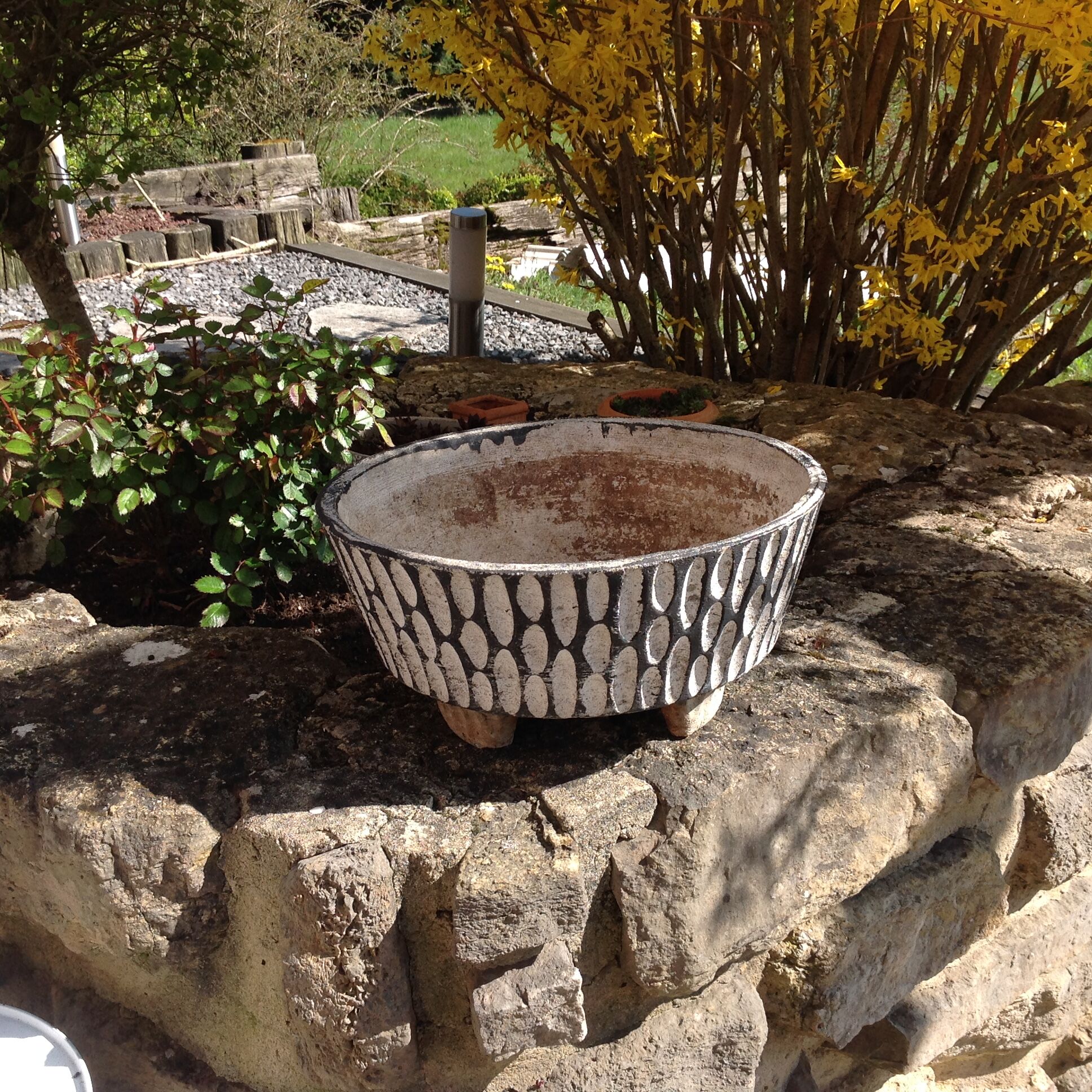 Structured concrete planter 60s-70s