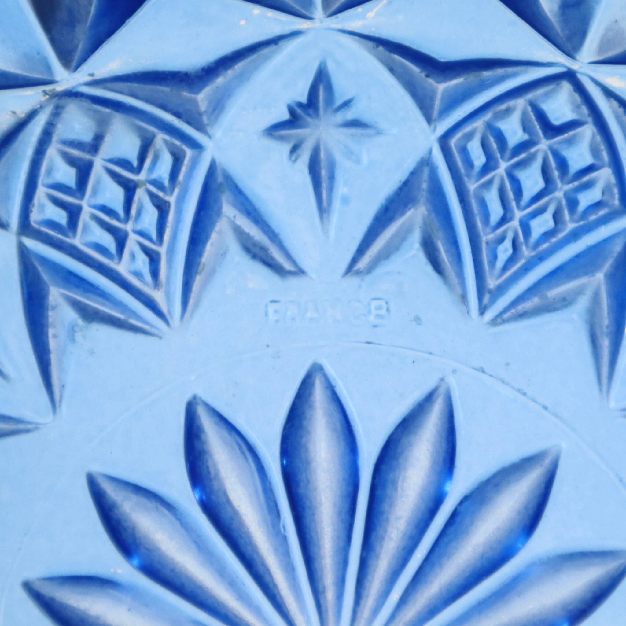 Coupe à fruits en verre pressé bleu, France