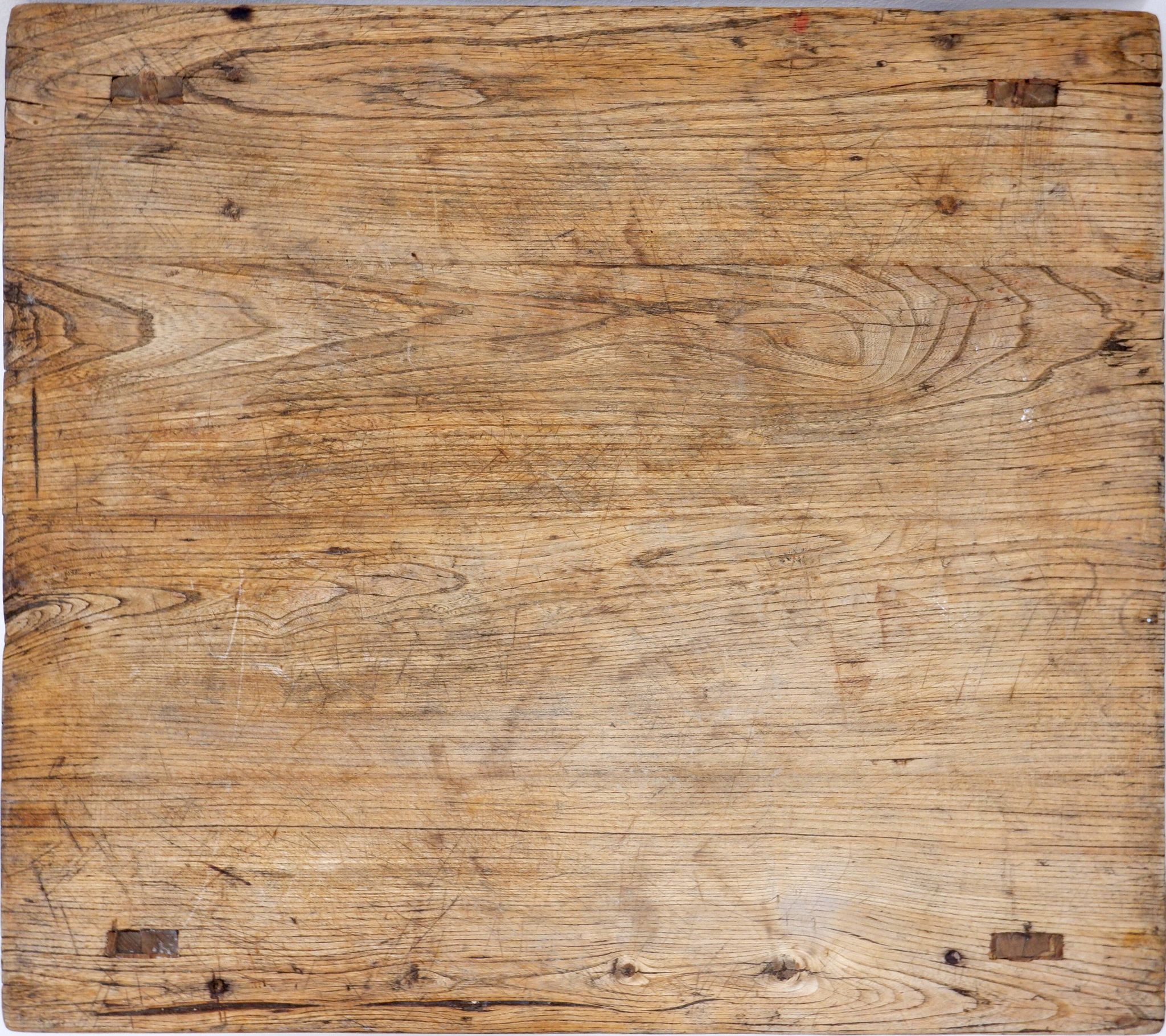 Table basse brutaliste en bois massif