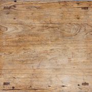Table basse brutaliste en bois massif