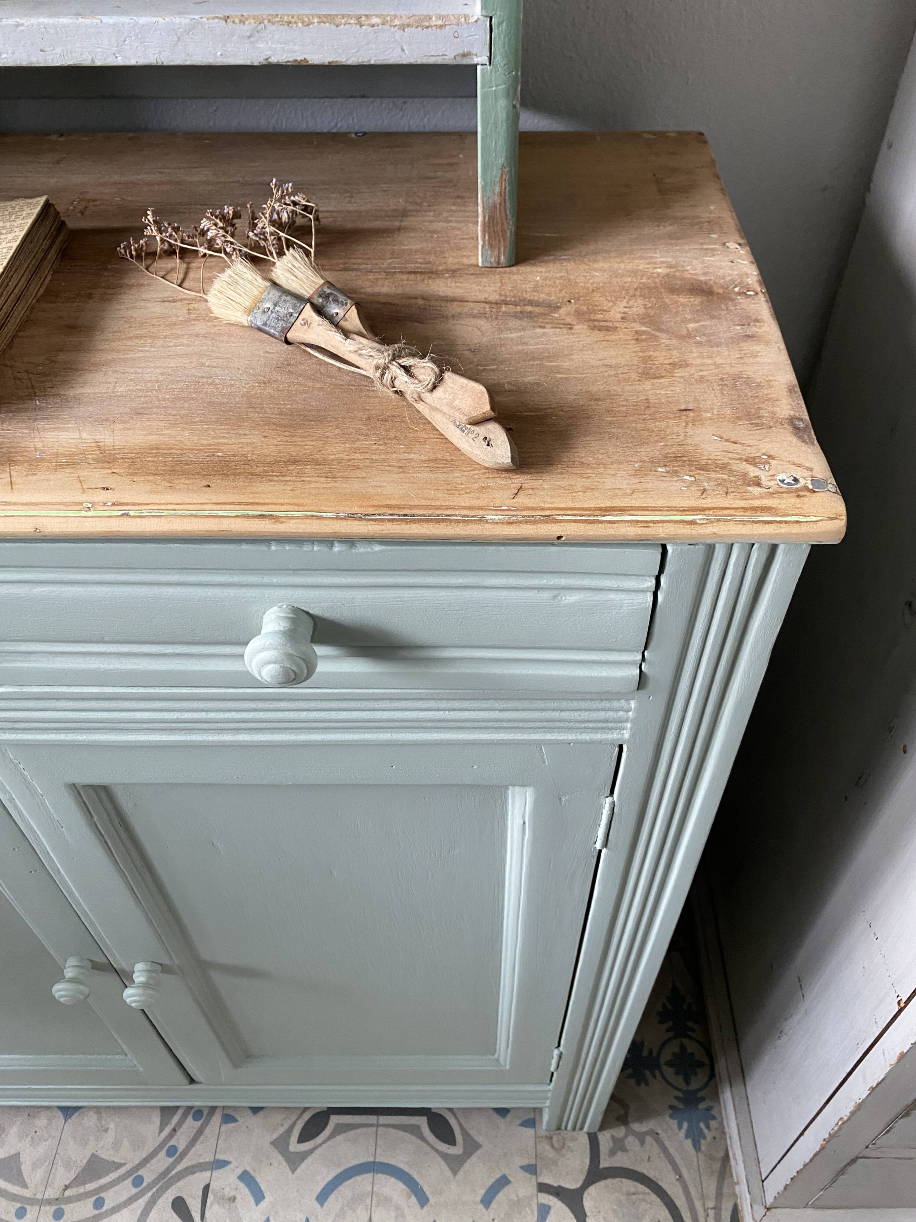 Water green Parisian buffet