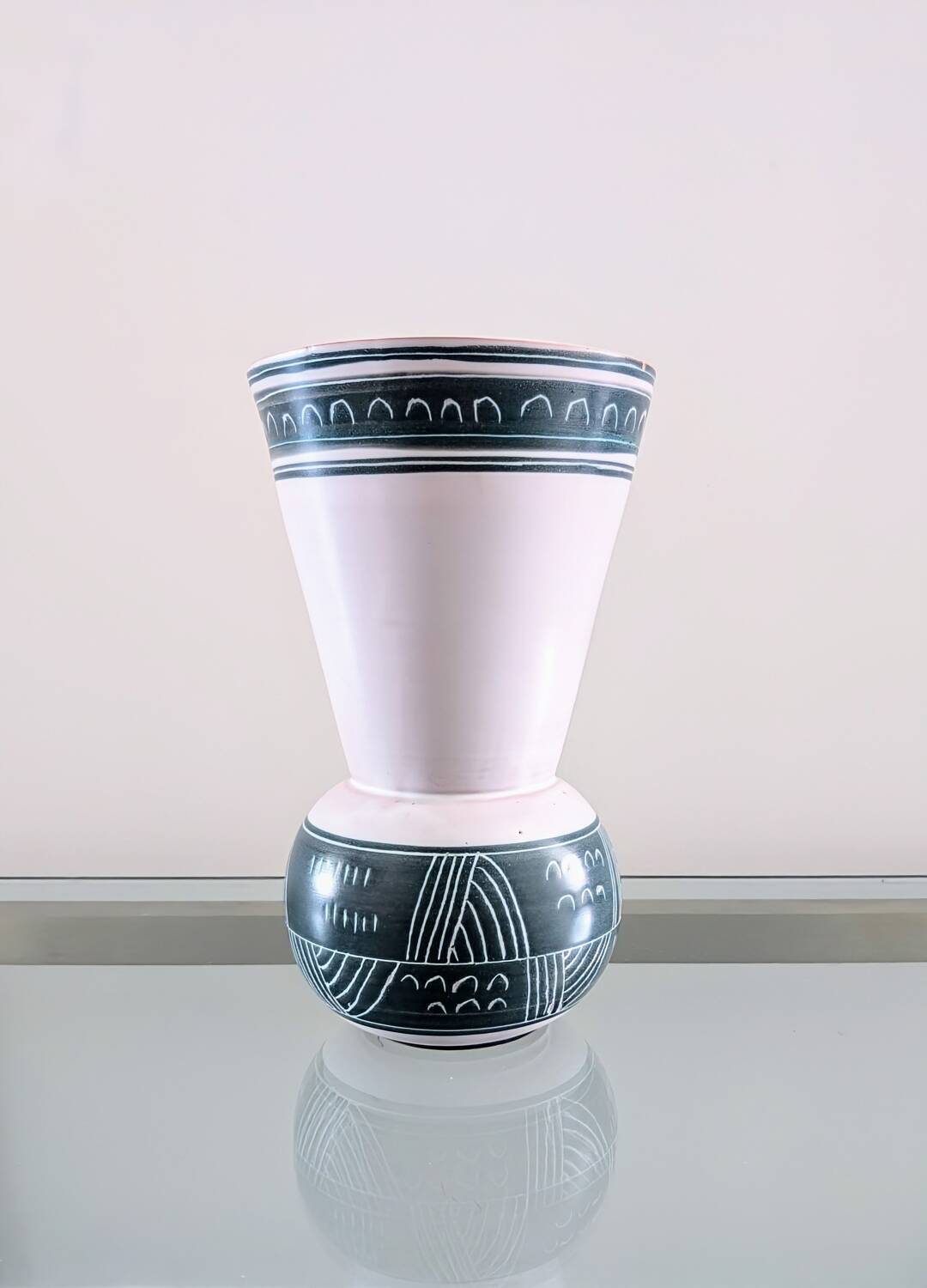 Yvon Roy Vase