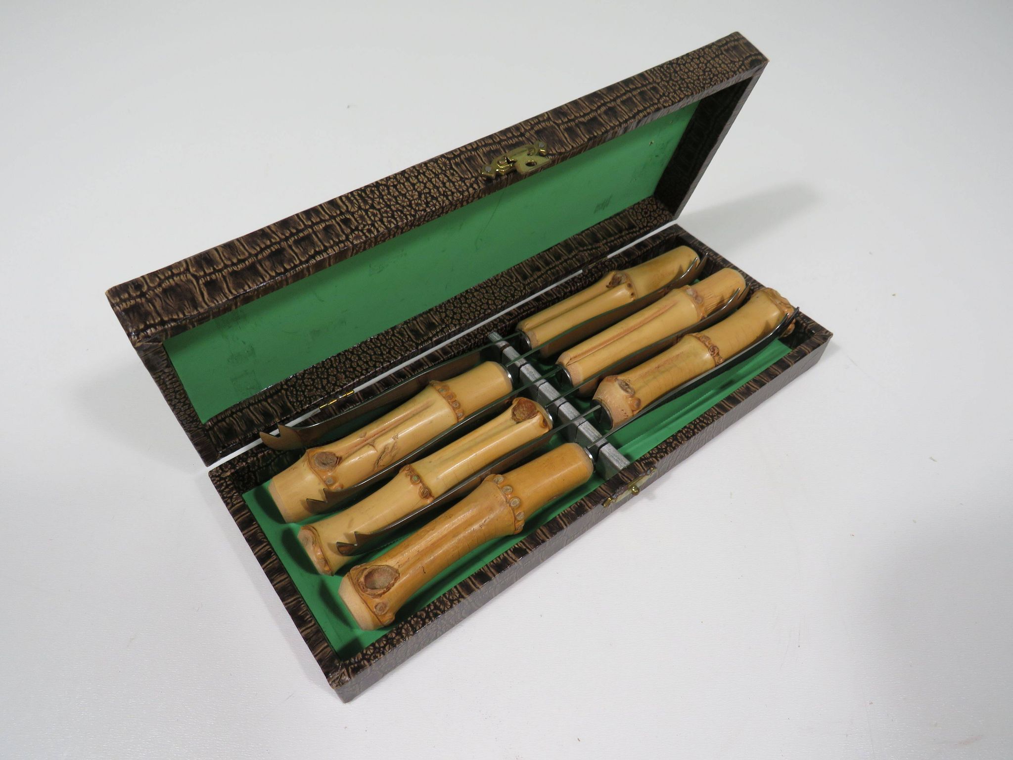 Cheese cutlery set of 6 pieces, bamboo and stainless steel, Italy 1960s