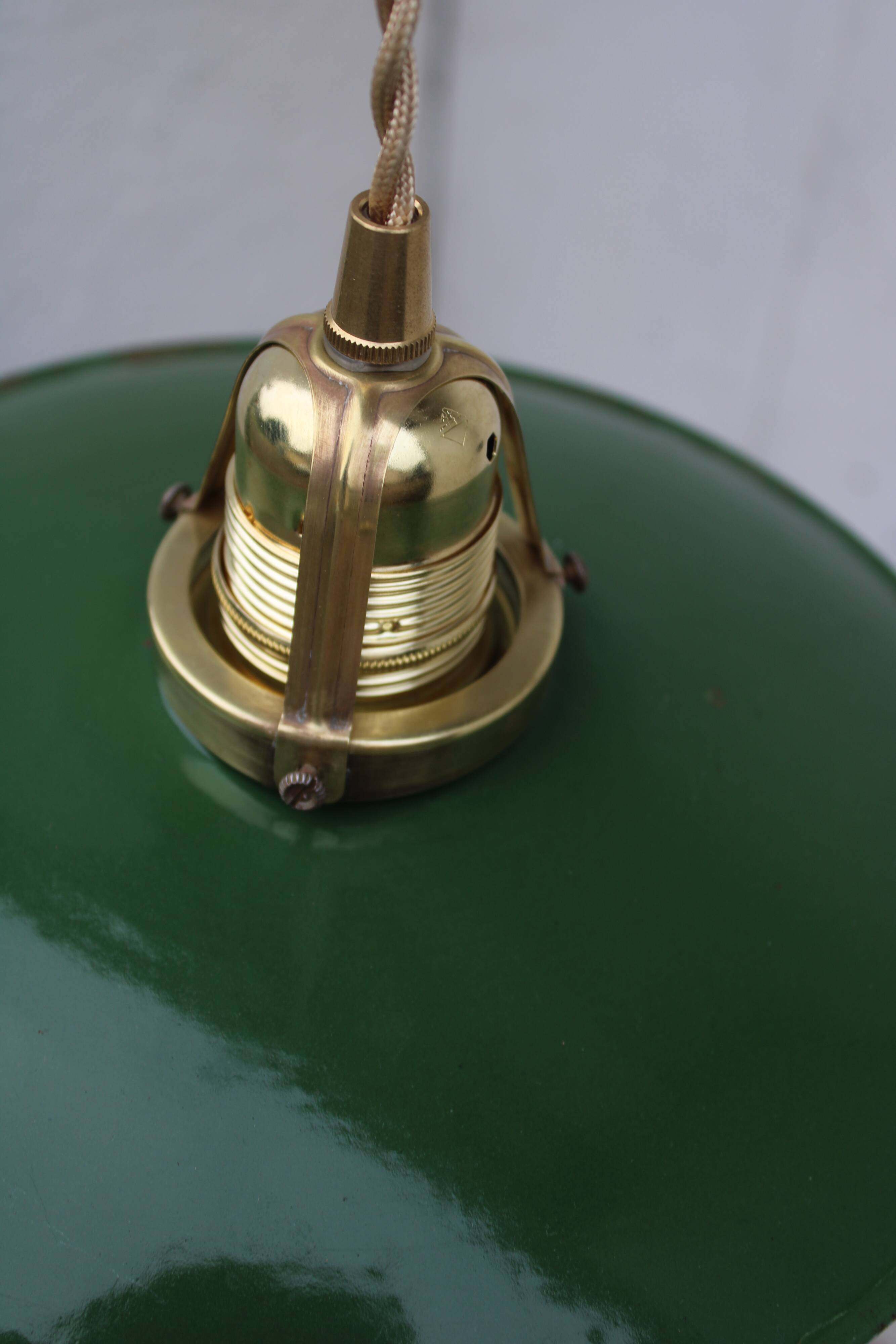 Hanging in green enamelled sheet metal