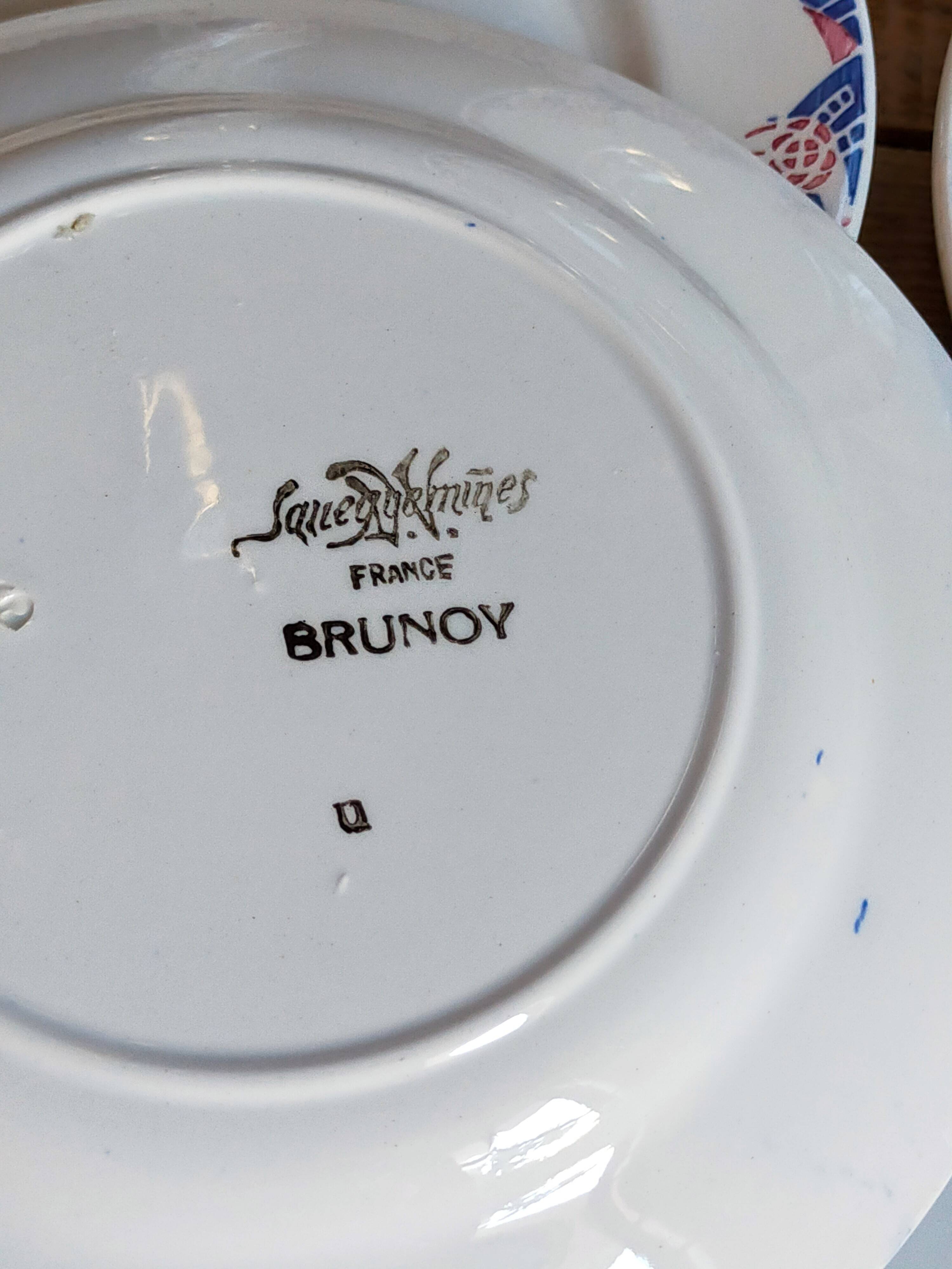 Nine Sarreguemines earthenware dessert plates, Brunoy service, 1940s