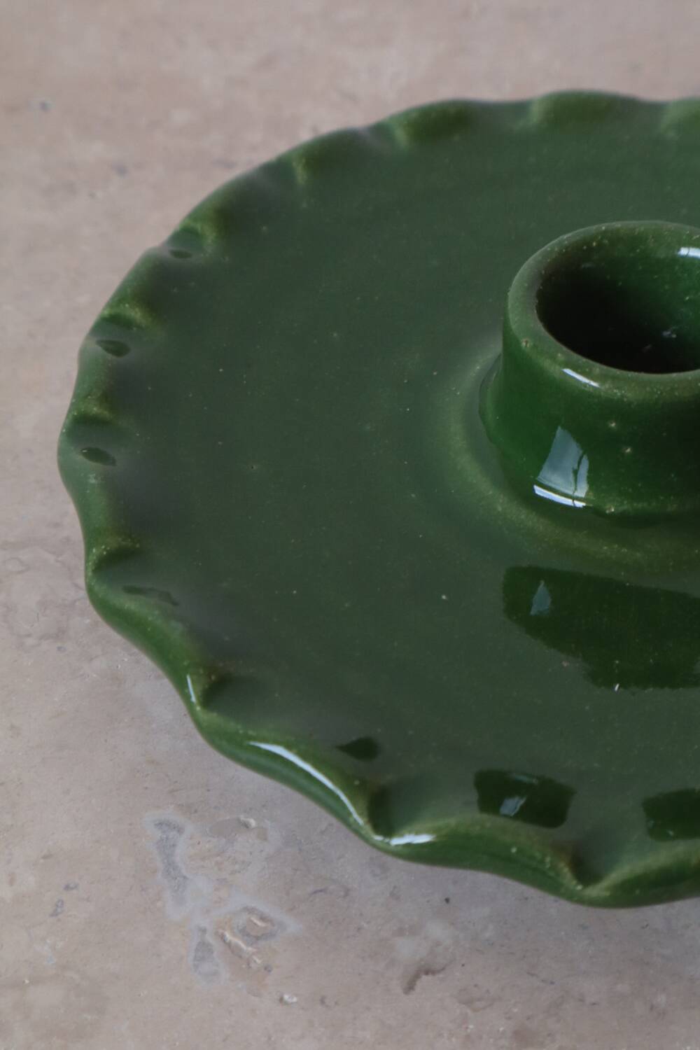 Ceramic candle holder serrated plate fir green